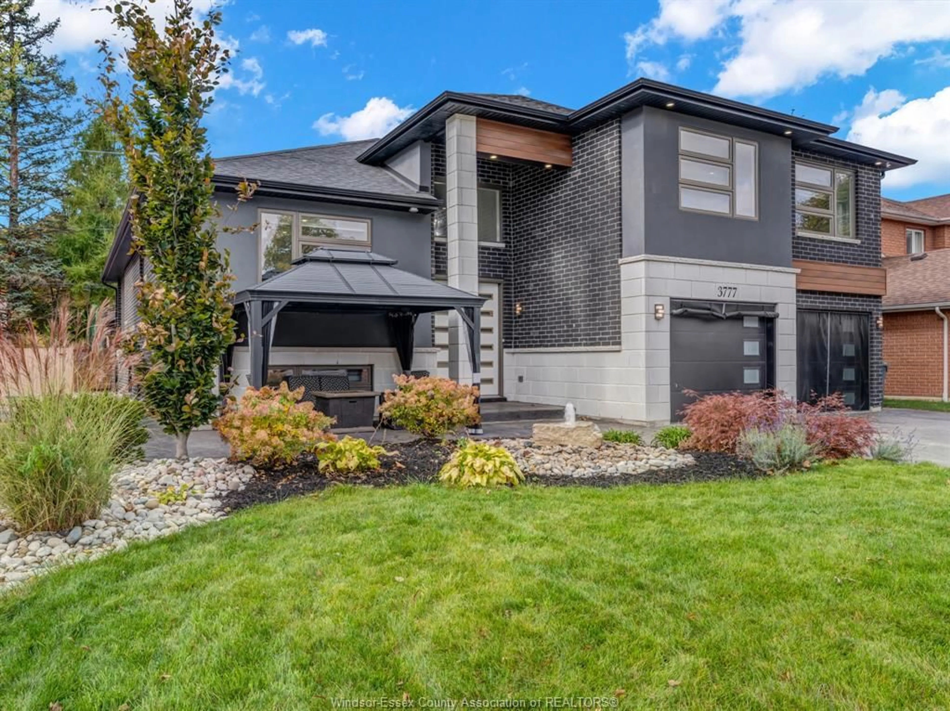 Home with brick exterior material, street for 3777 INGLEWOOD Ave, Windsor Ontario N9E 4P4