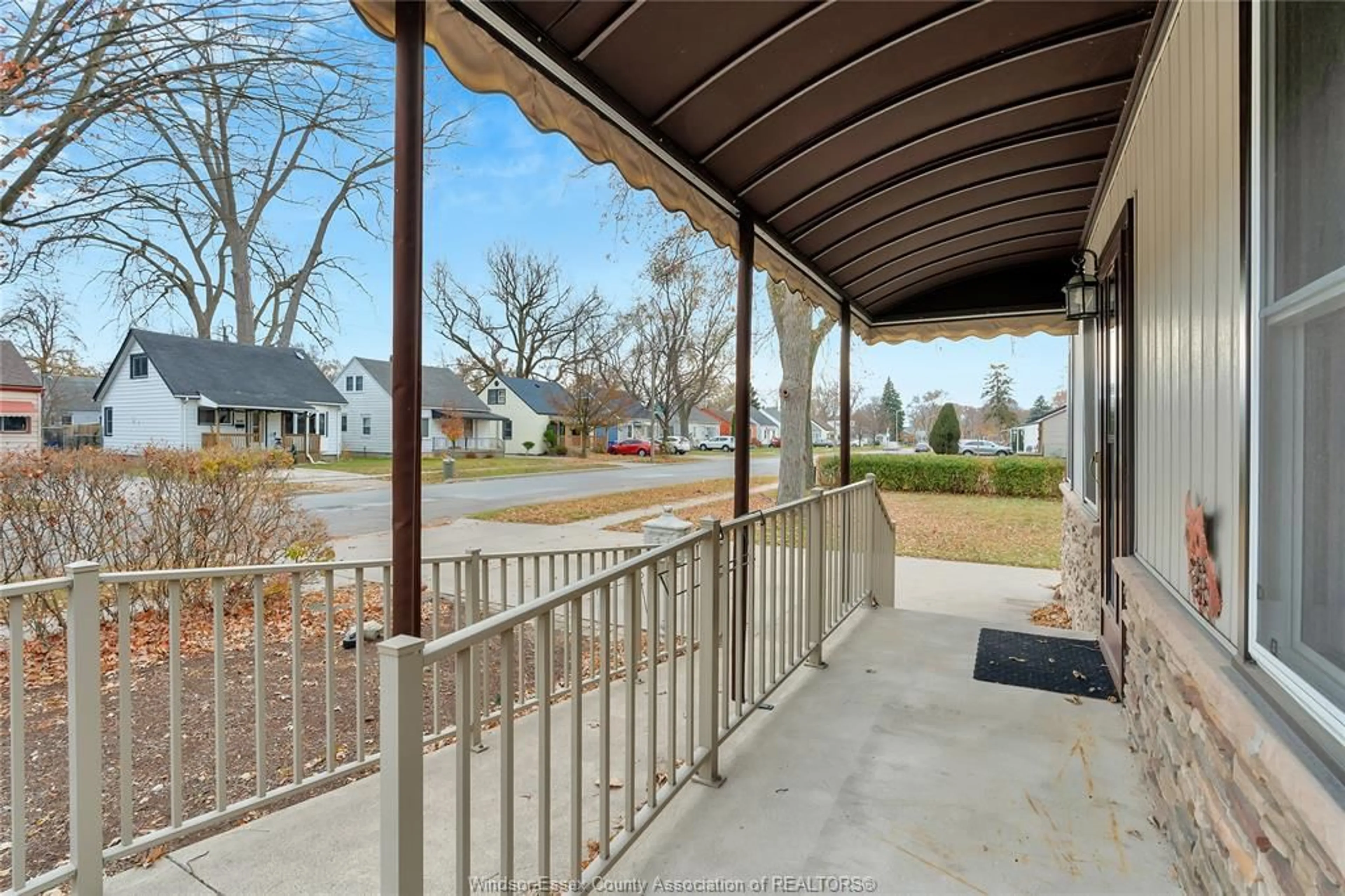 Patio, street for 3488 GIRARDOT St, Windsor Ontario N9C 1W2