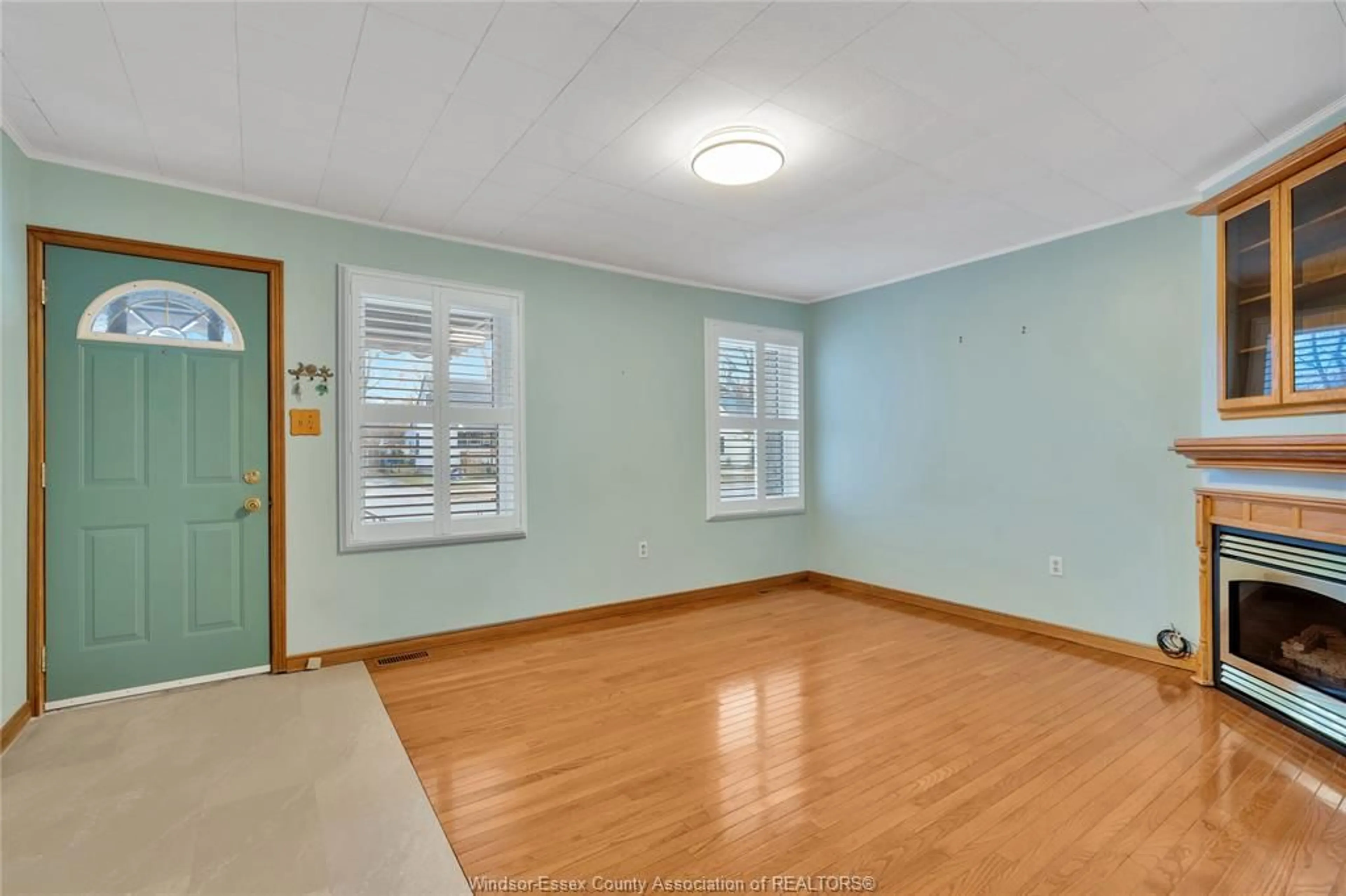 A pic of a room for 3488 GIRARDOT St, Windsor Ontario N9C 1W2