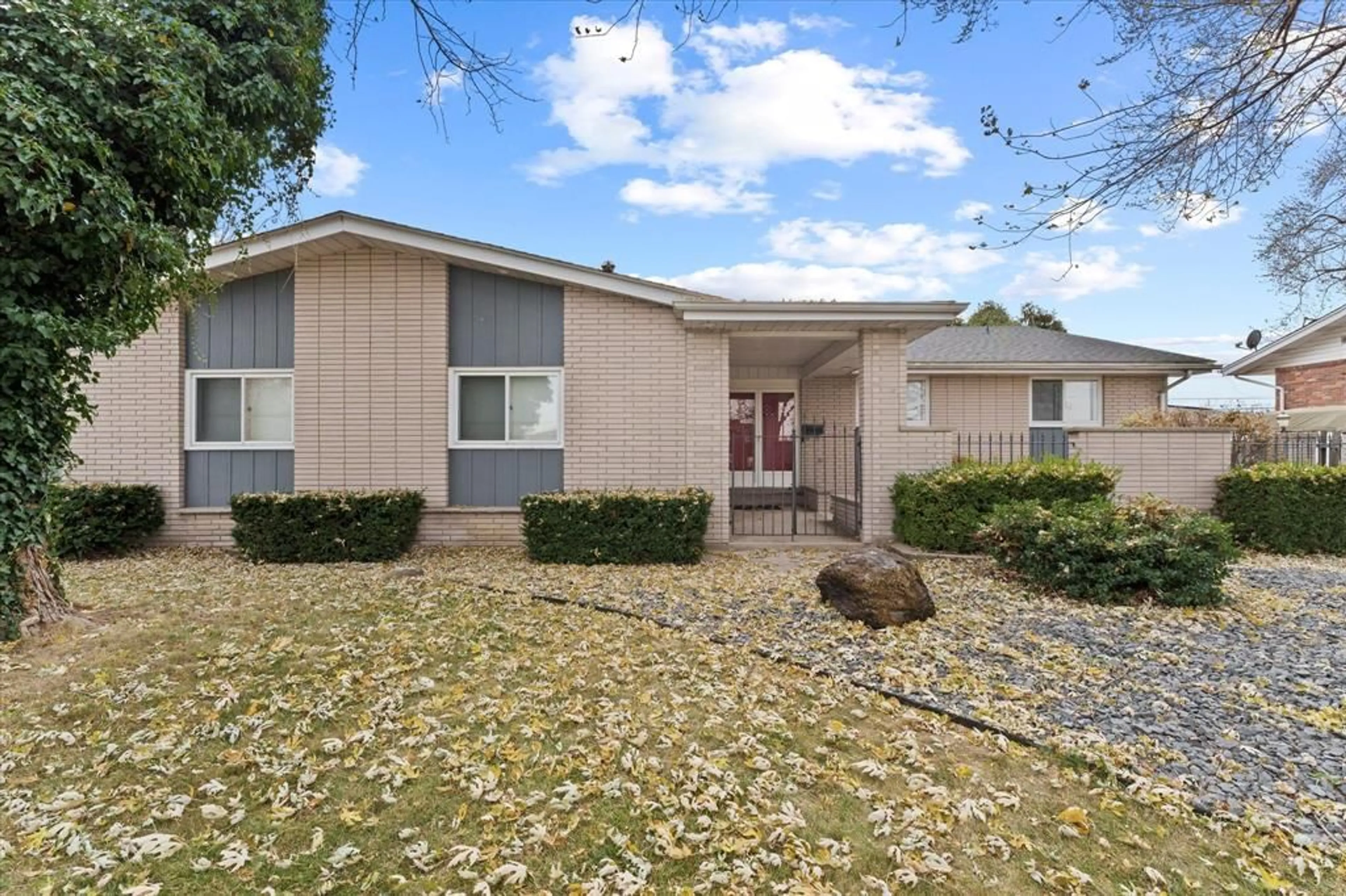 Unknown for 1545 GOLFVIEW, LaSalle Ontario N9V 1Z1