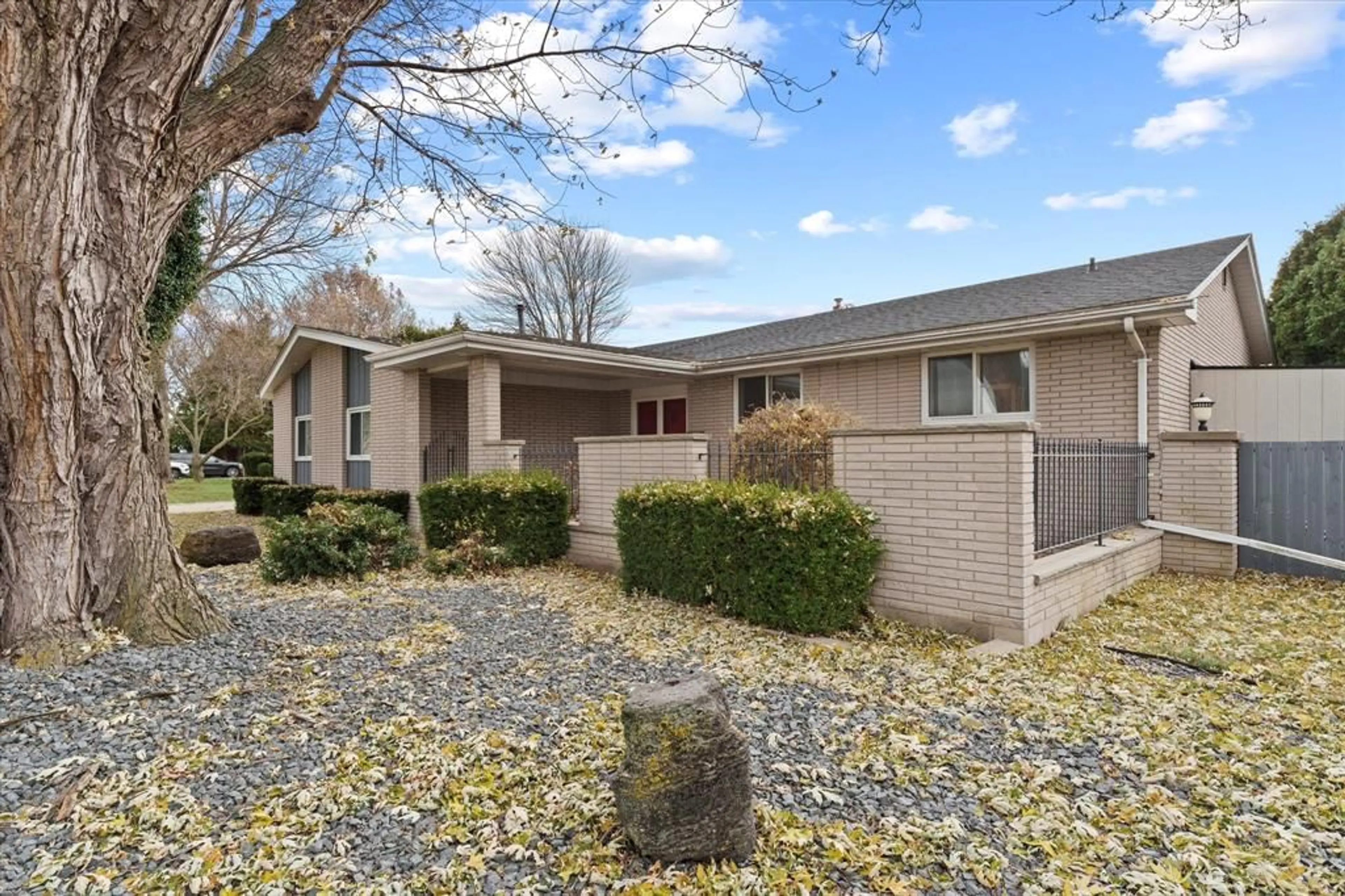 Home with brick exterior material, street for 1545 GOLFVIEW, LaSalle Ontario N9V 1Z1