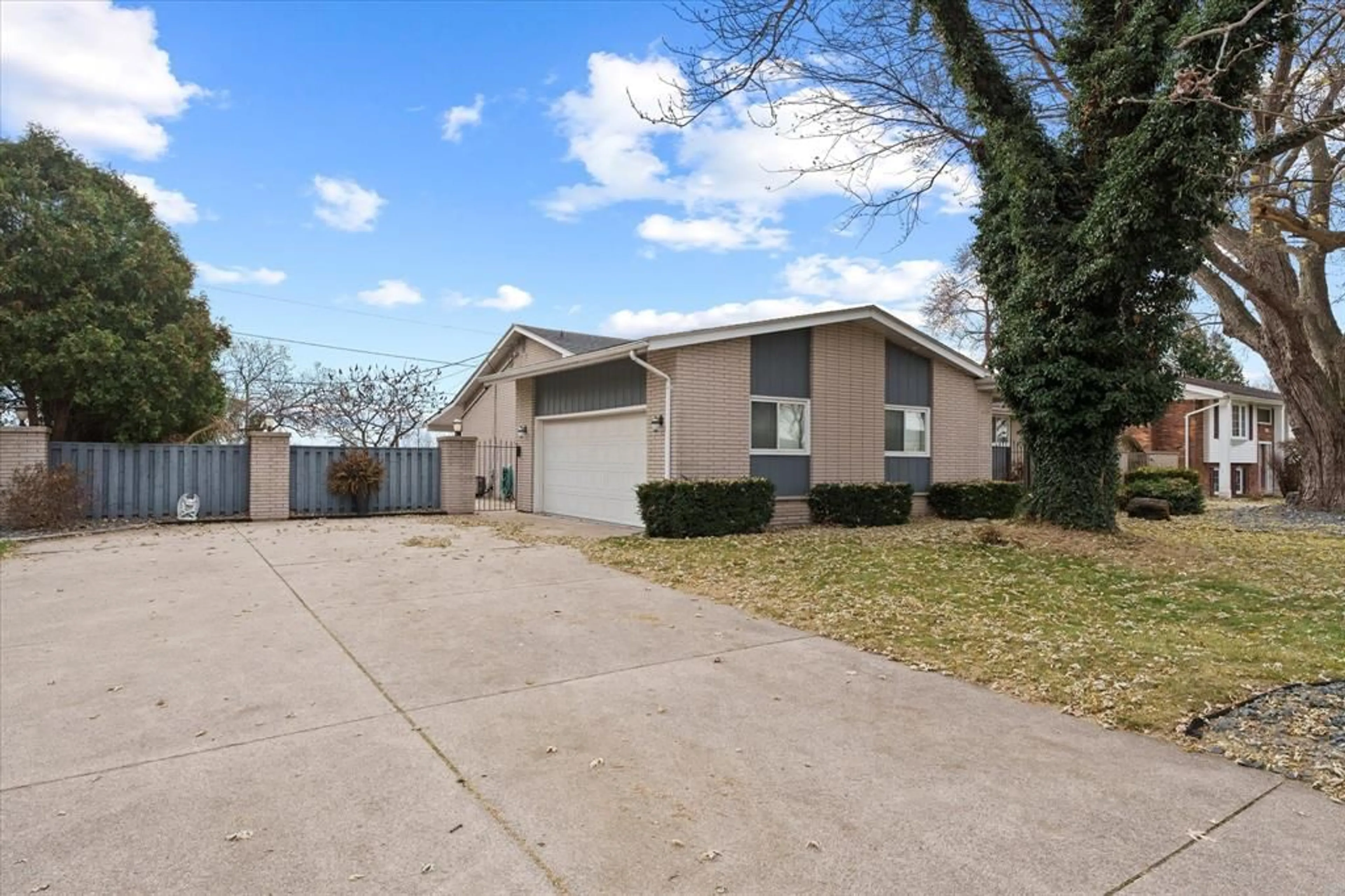 Unknown for 1545 GOLFVIEW, LaSalle Ontario N9V 1Z1