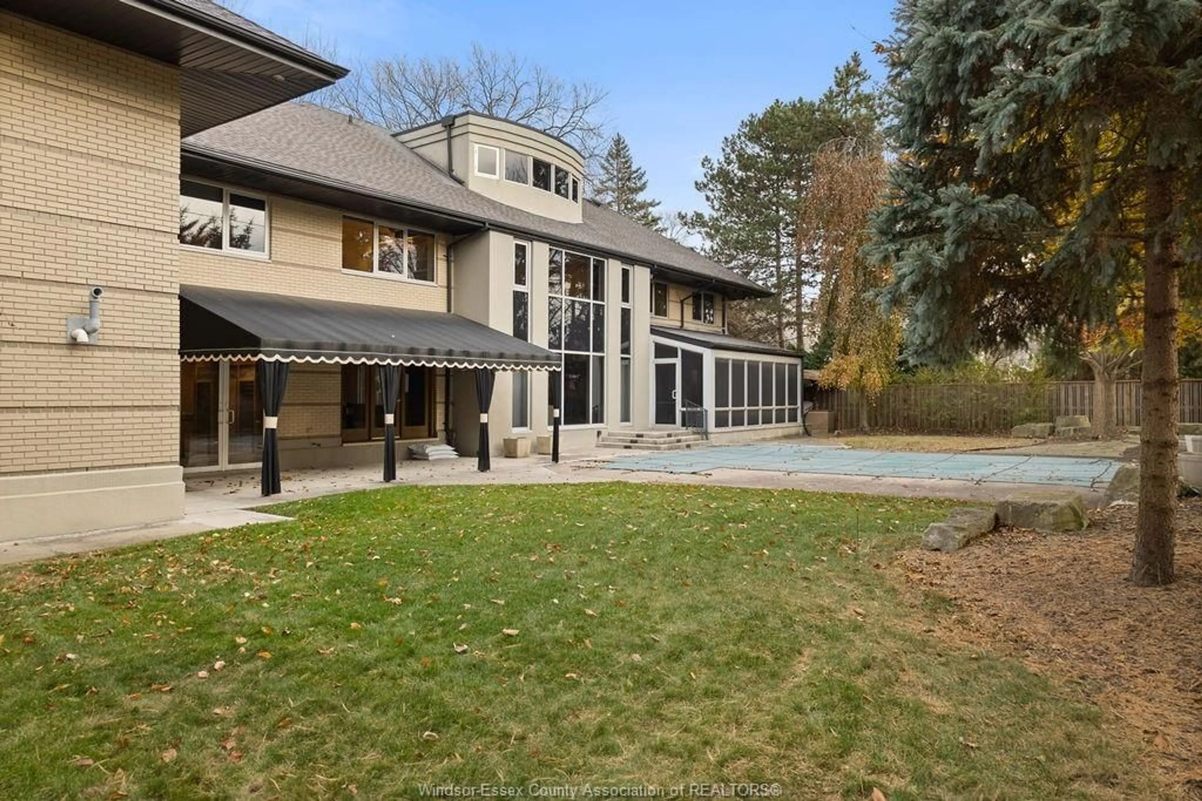 Patio, unknown for 3737 VICTORIA Blvd, Windsor Ontario N9E 3L7