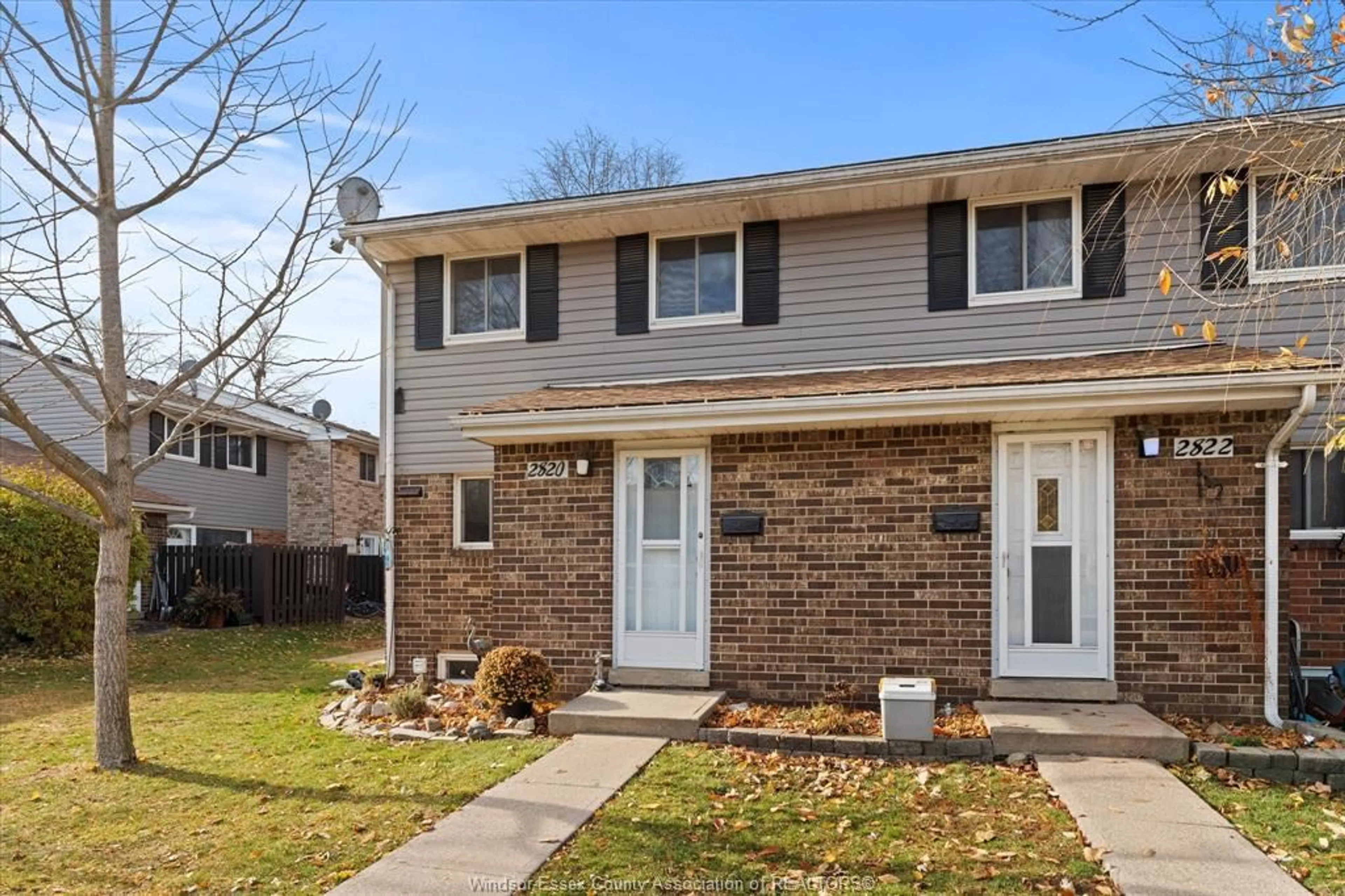 Home with brick exterior material, street for 2820 MEADOWBROOK Lane, Windsor Ontario N8T 3C3