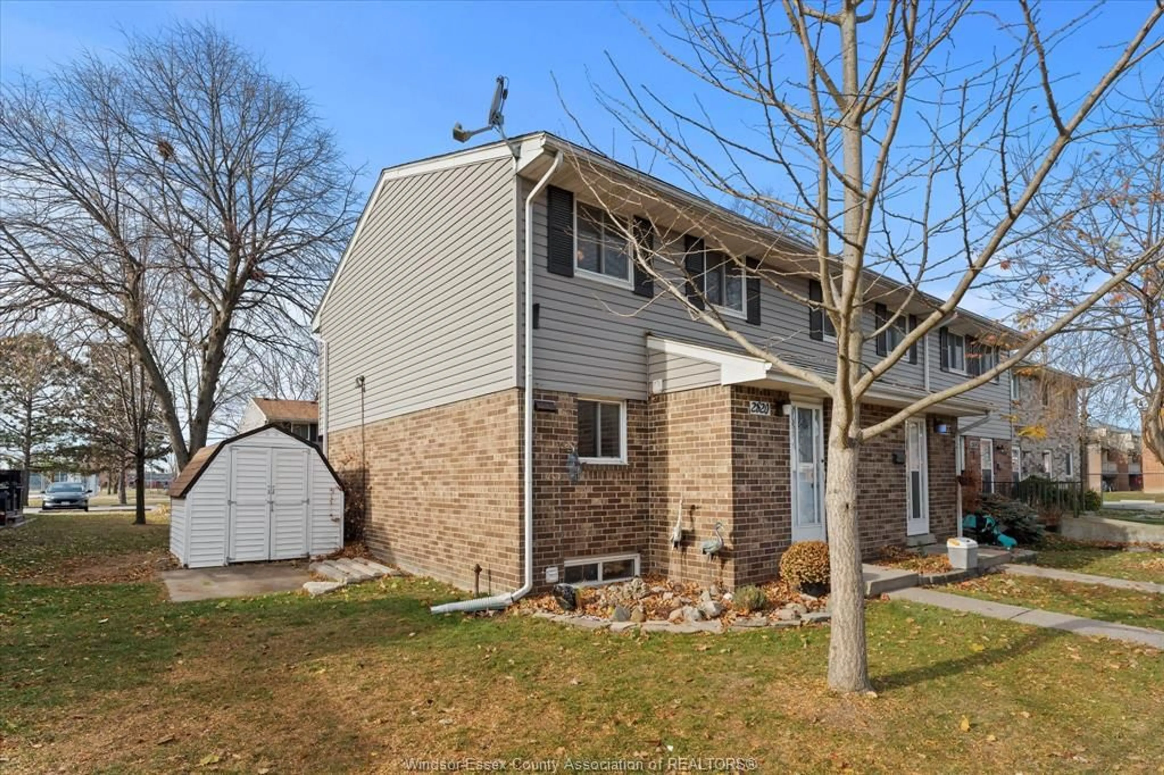 Home with brick exterior material, street for 2820 MEADOWBROOK Lane, Windsor Ontario N8T 3C3