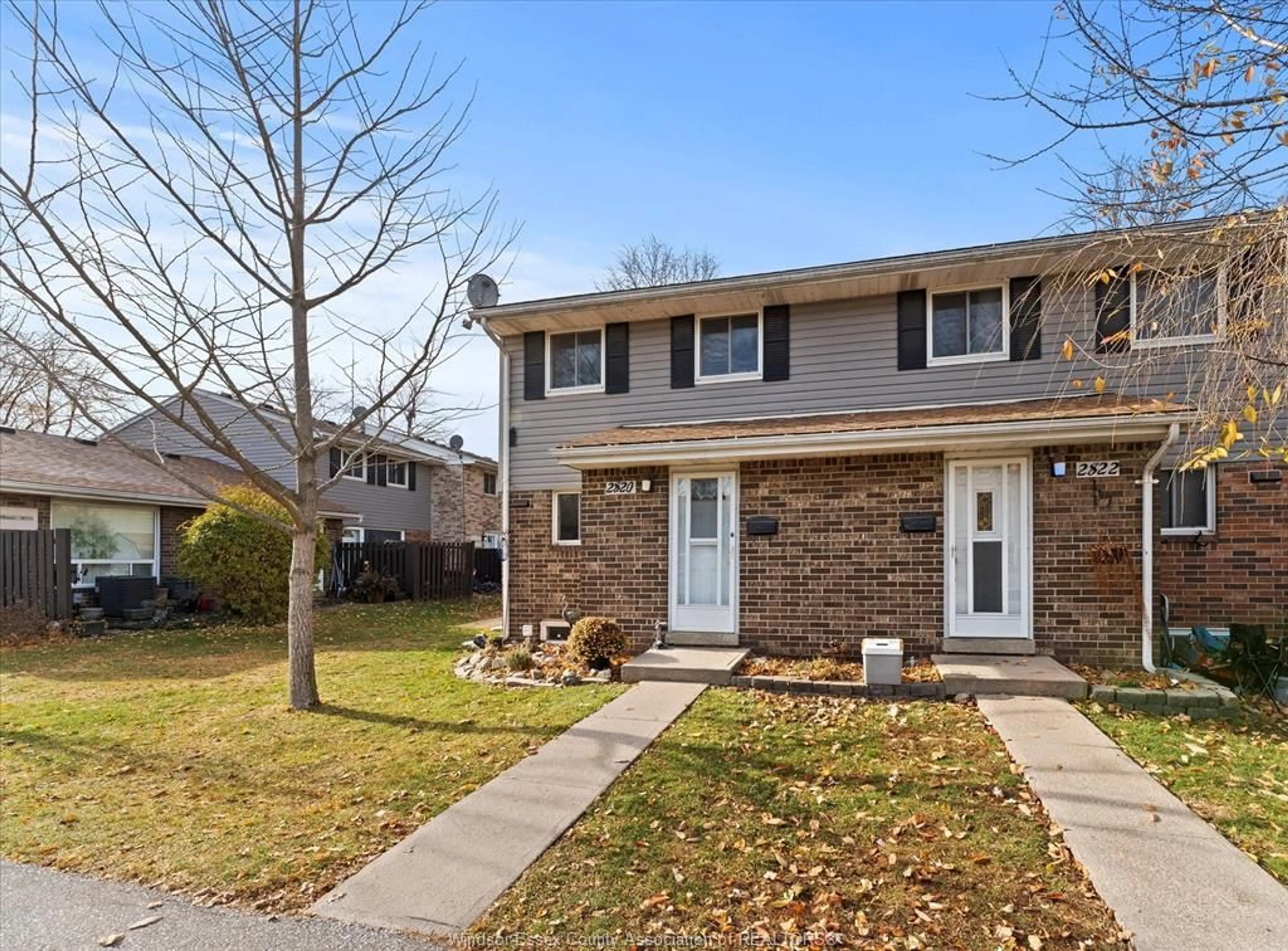 Home with brick exterior material, street for 2820 MEADOWBROOK Lane, Windsor Ontario N8T 3C3