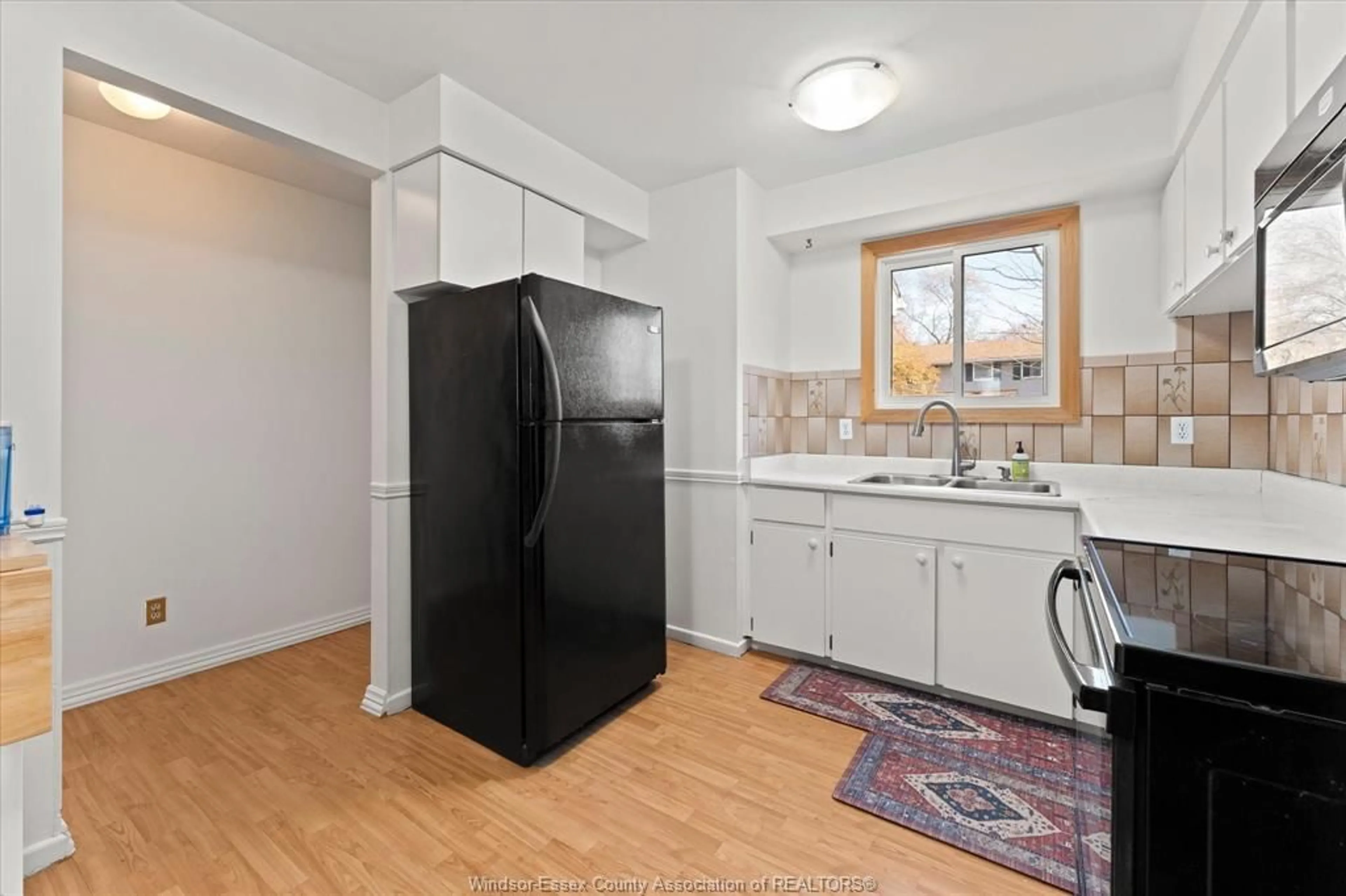 Standard kitchen, unknown for 2820 MEADOWBROOK Lane, Windsor Ontario N8T 3C3