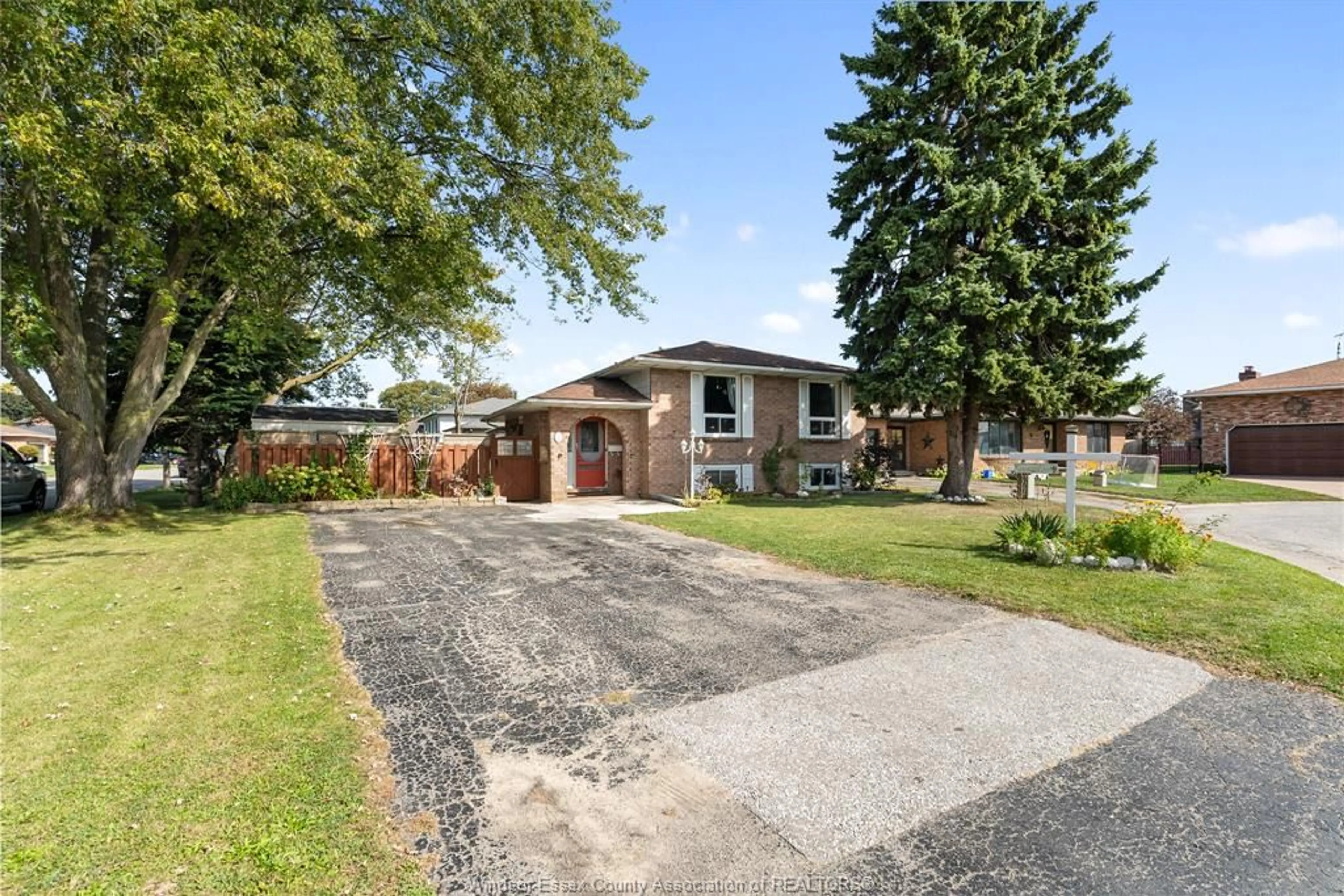 Home with brick exterior material, street for 1 Lucy Cres, Leamington Ontario N8H 4S4