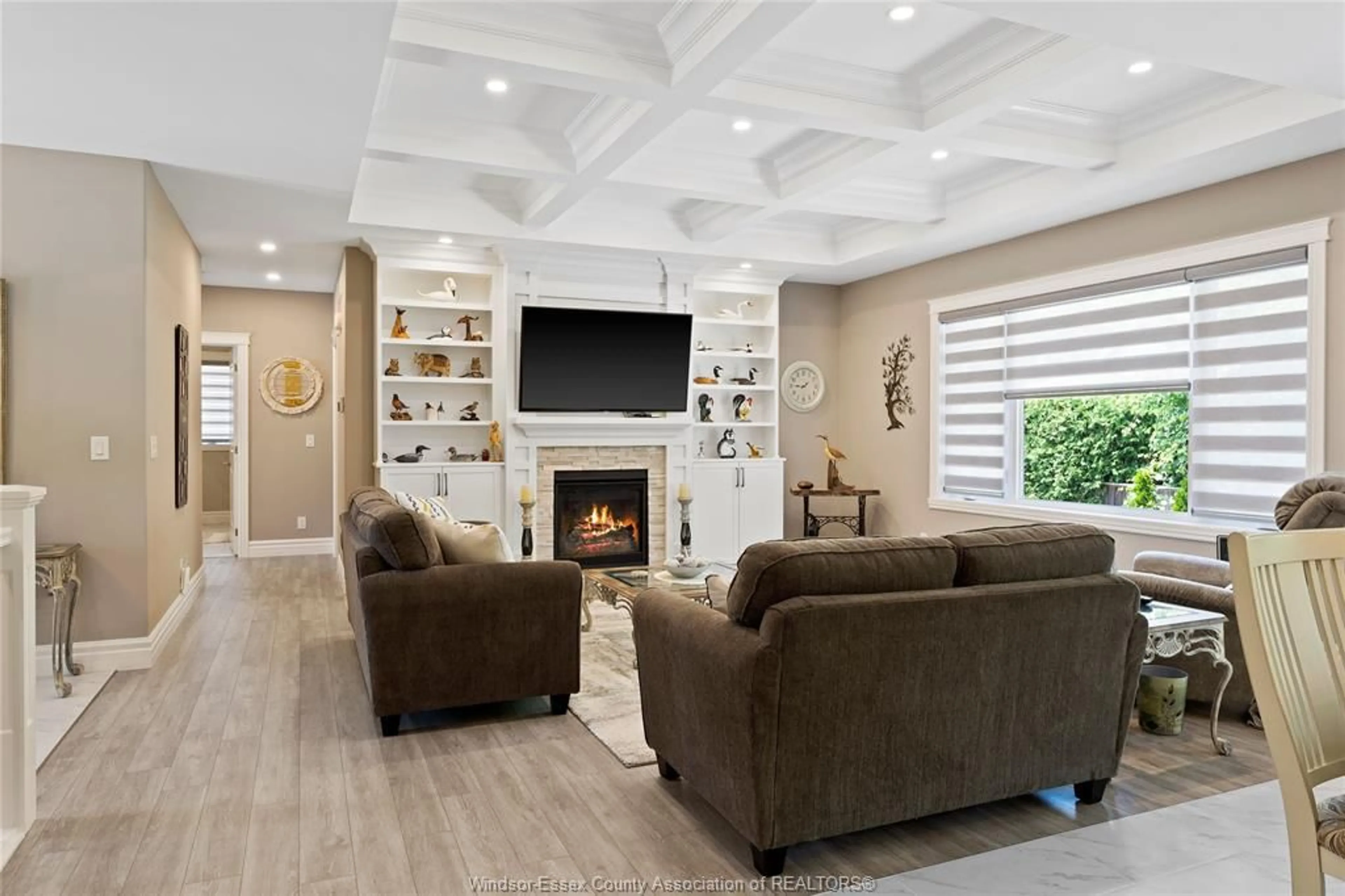 Living room with furniture, ceramic/tile floor for 6 Elwood Court,, Cottam Ontario N0R 1B0