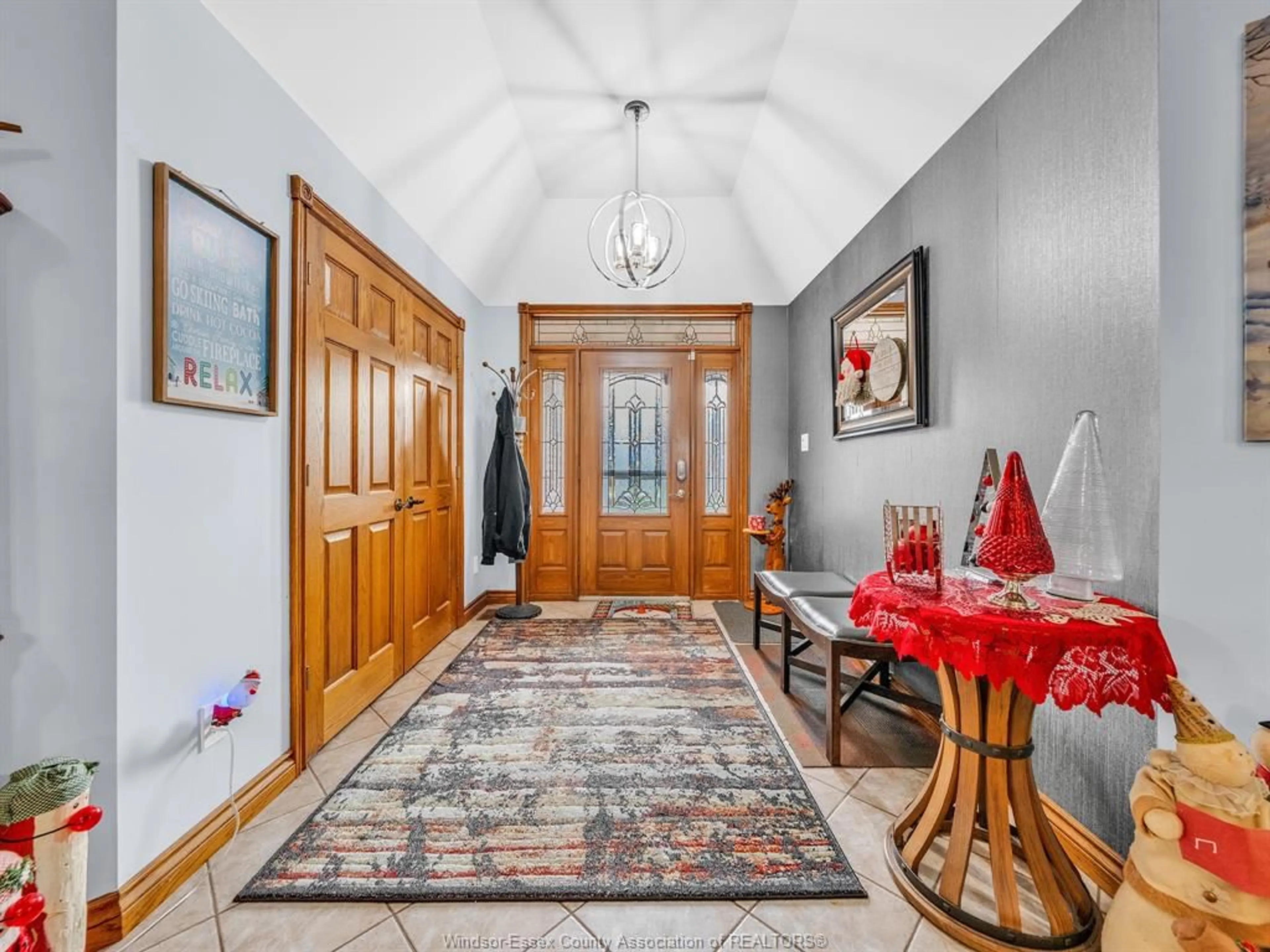 Indoor entryway for 4160 BASELINE, Windsor Ontario N9A 6T3