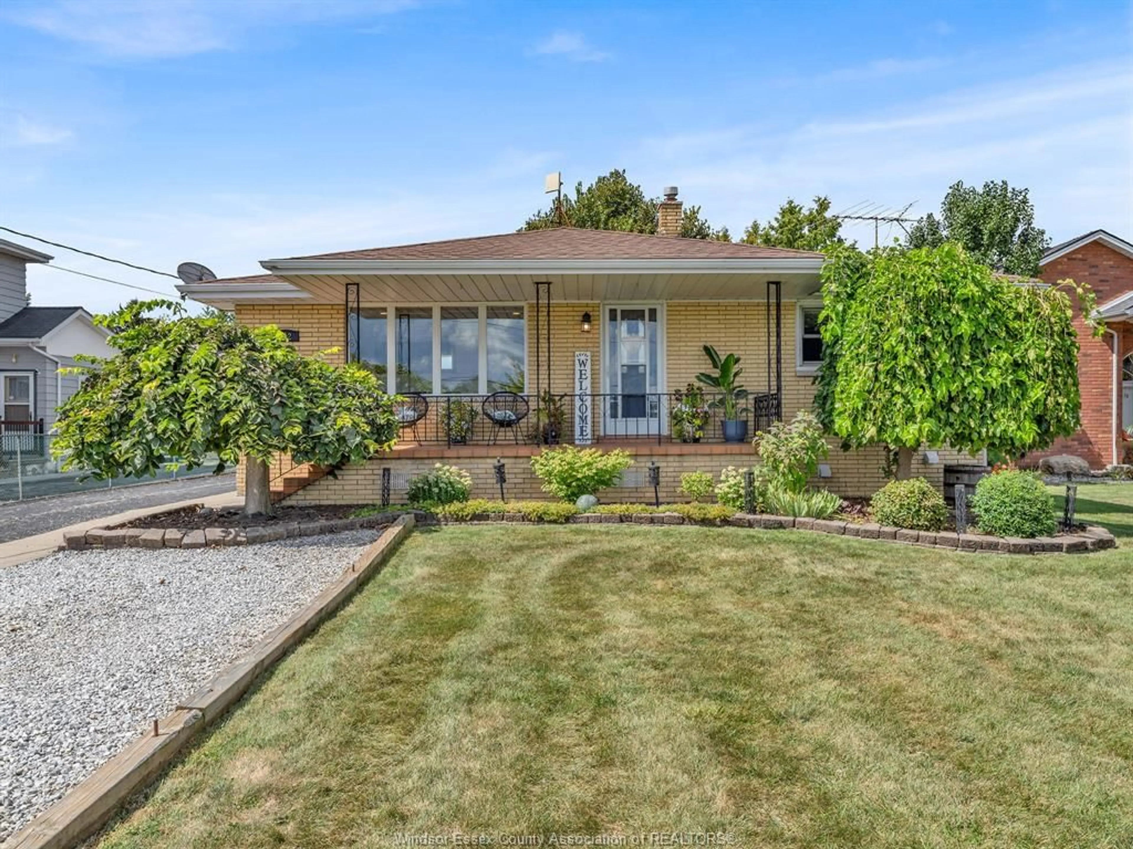 A pic from outside/outdoor area/front of a property/back of a property/a pic from drone, street for 542 SECOND CONCESSION N, Amherstburg Ontario N9V 3E3