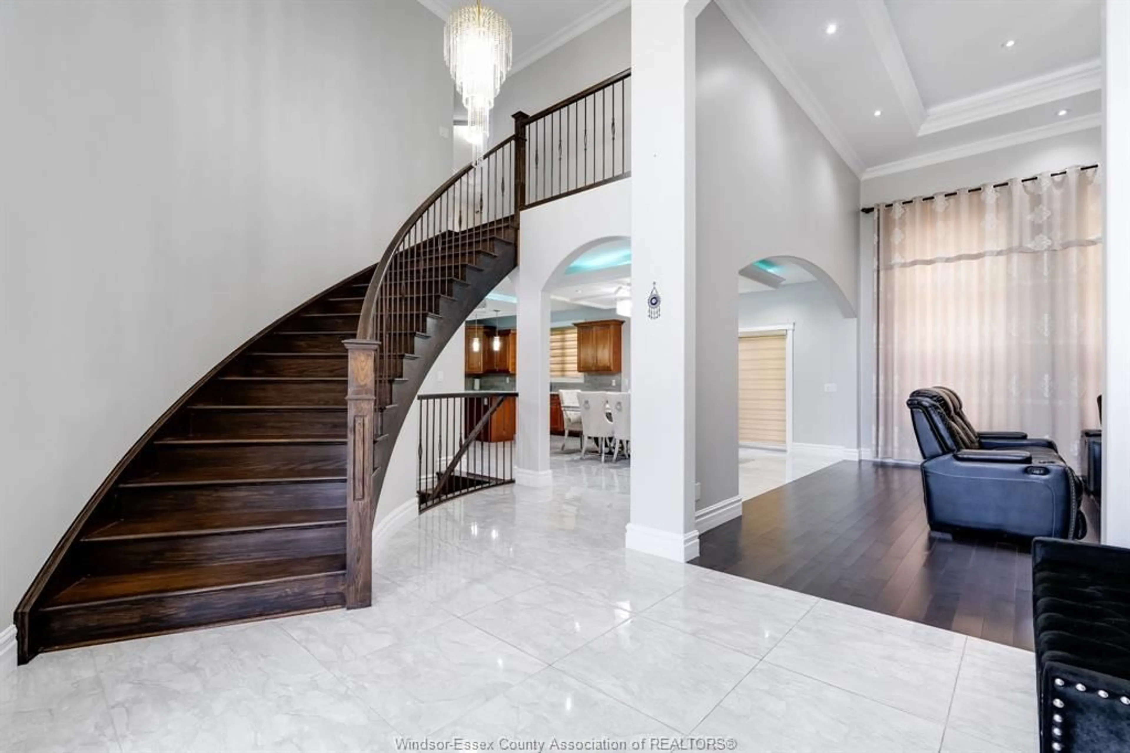 Indoor foyer for 31 Heathview Trail, Leamington Ontario N8H 0C5