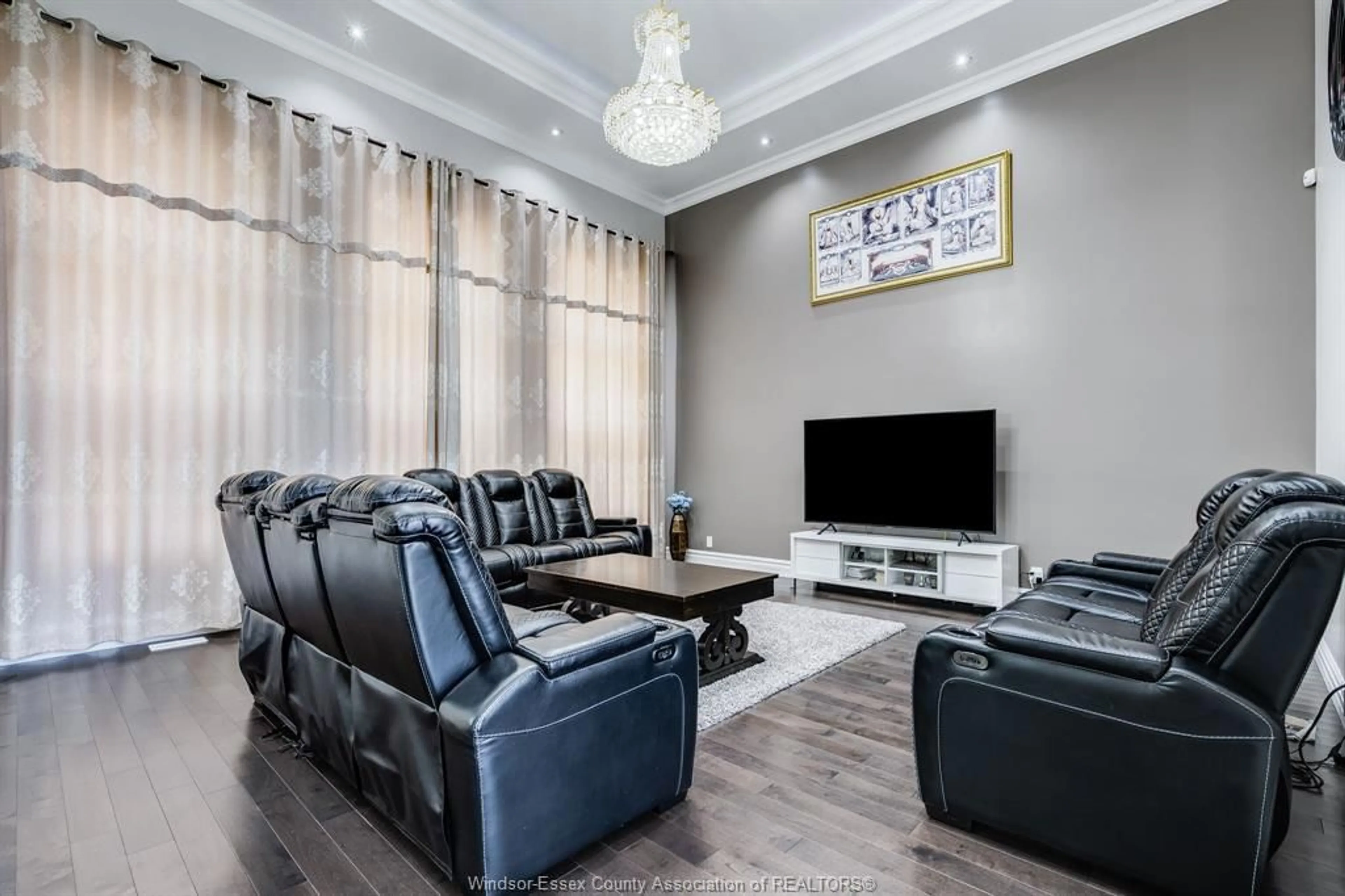 Living room with furniture, unknown for 31 Heathview Trail, Leamington Ontario N8H 0C5