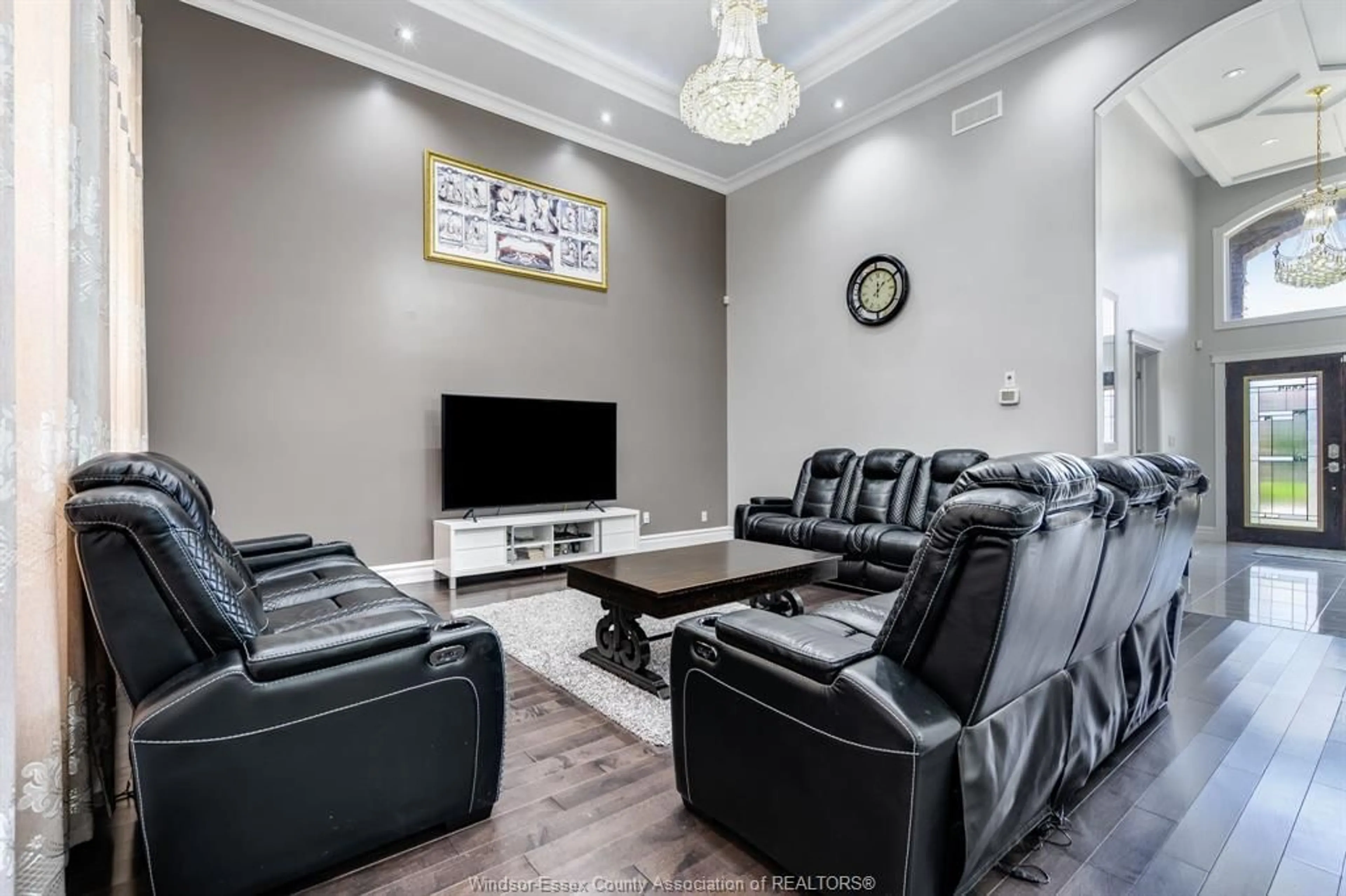 Living room with furniture, unknown for 31 Heathview Trail, Leamington Ontario N8H 0C5