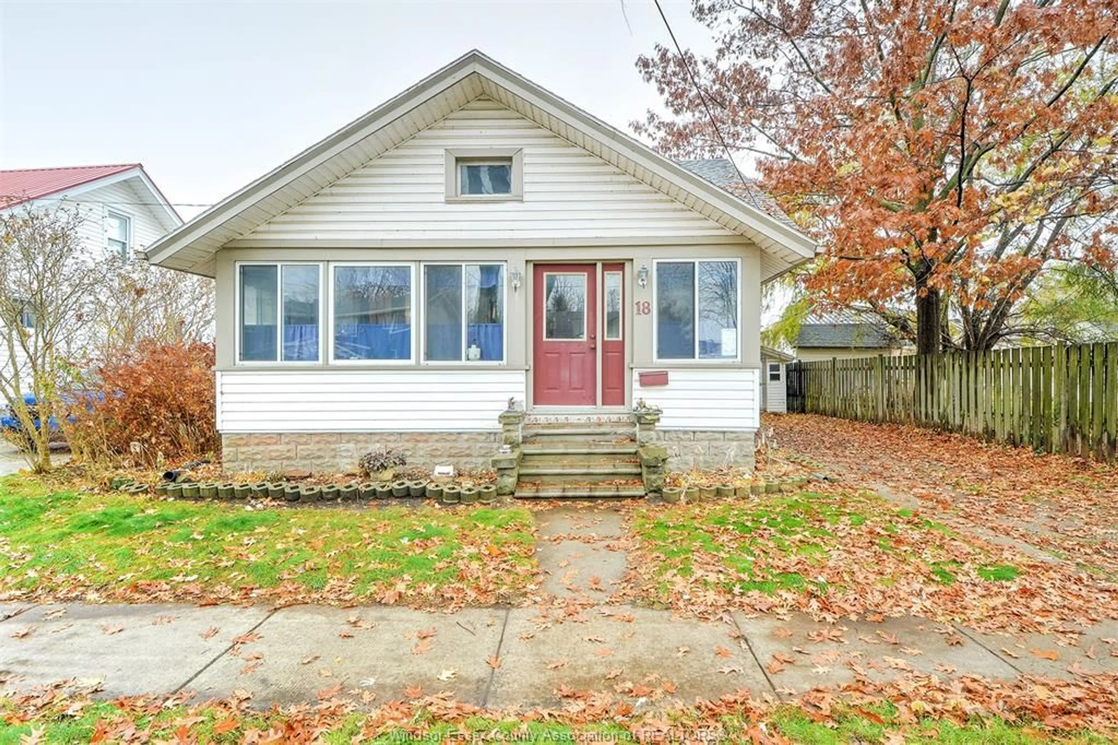 Home with vinyl exterior material, street for 18 MONTGOMERY ..., Leamington Ontario N8H 1A3