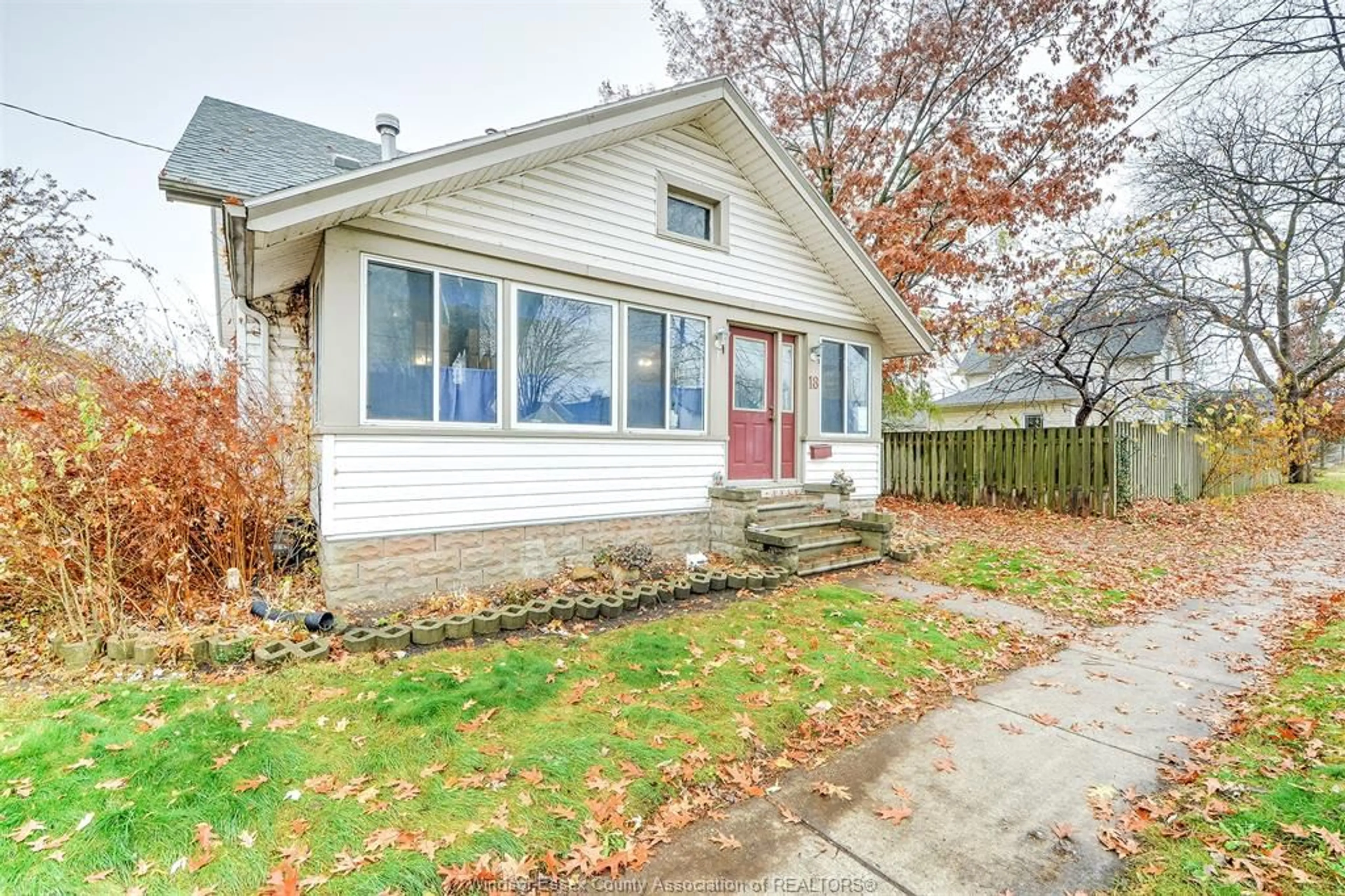 Home with vinyl exterior material, street for 18 MONTGOMERY ..., Leamington Ontario N8H 1A3