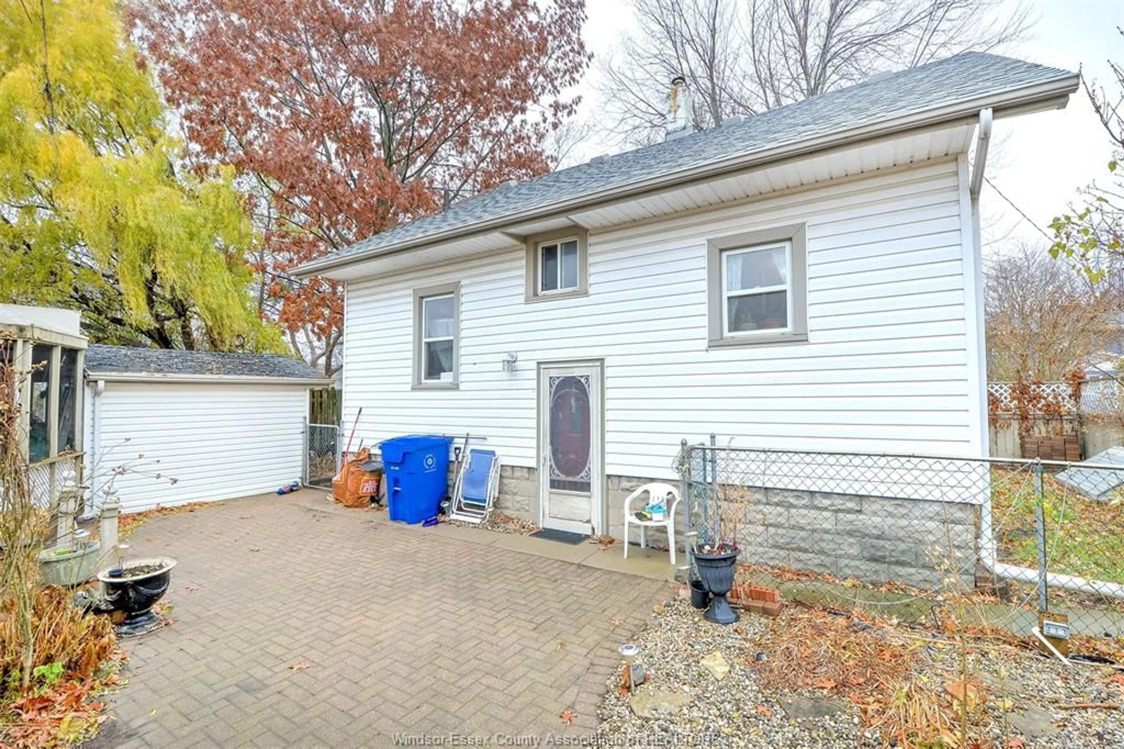 Home with vinyl exterior material, street for 18 MONTGOMERY ..., Leamington Ontario N8H 1A3