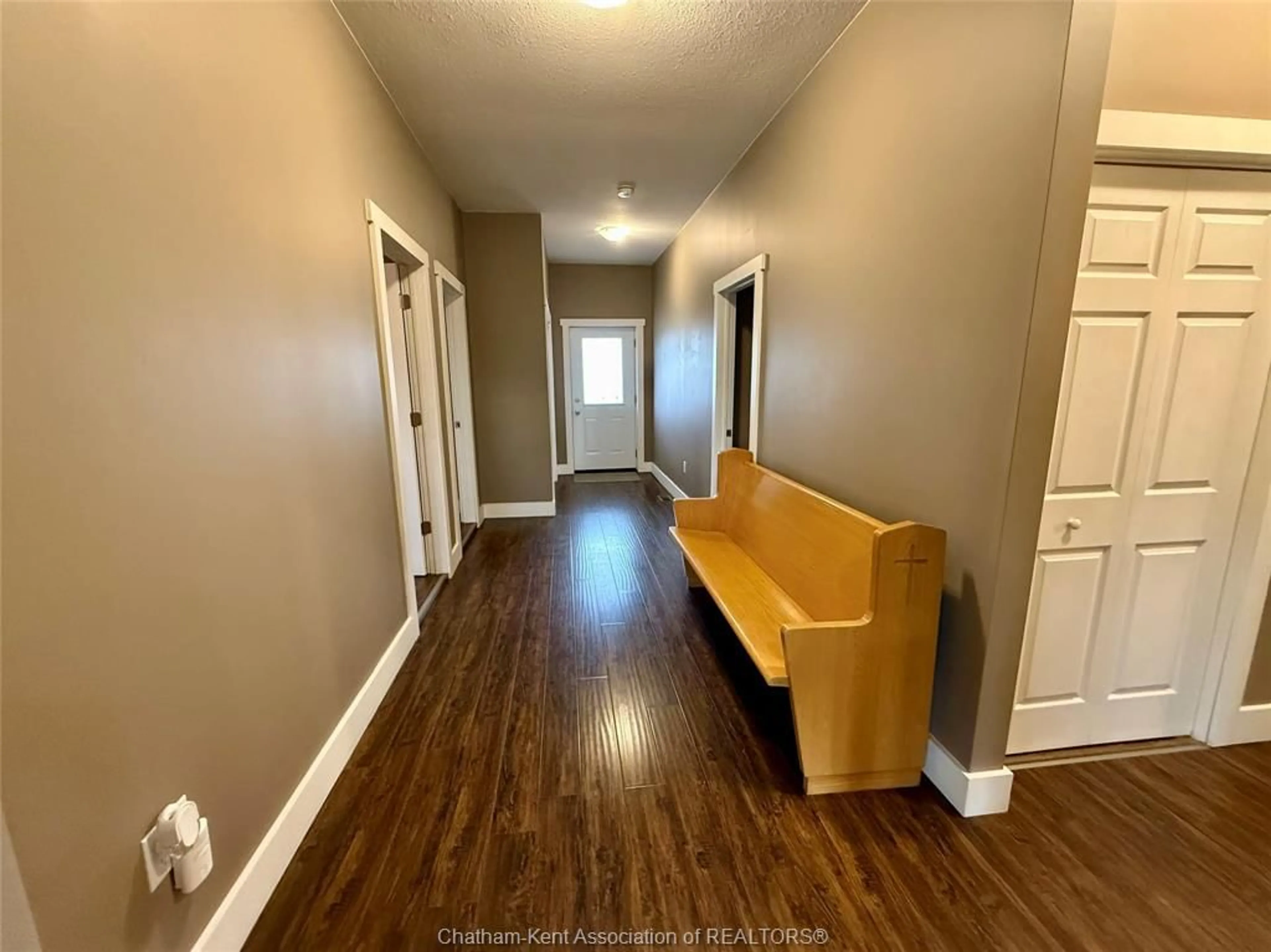 Indoor entryway for 88 Kent St, Shrewsbury Ontario N0P 1A0