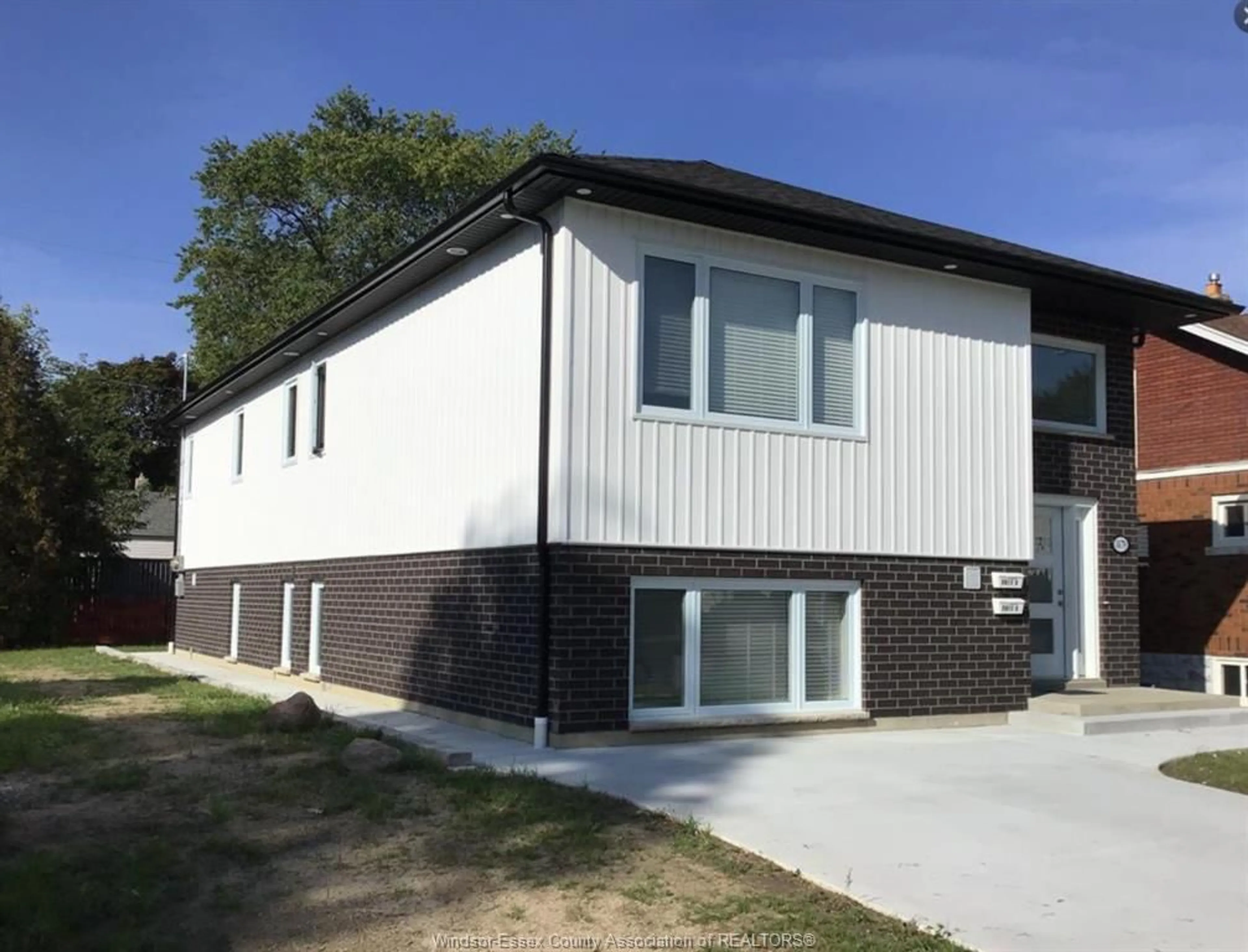 Home with vinyl exterior material, building for 1479 WESTCOTT, Windsor Ontario N8Y 4C3
