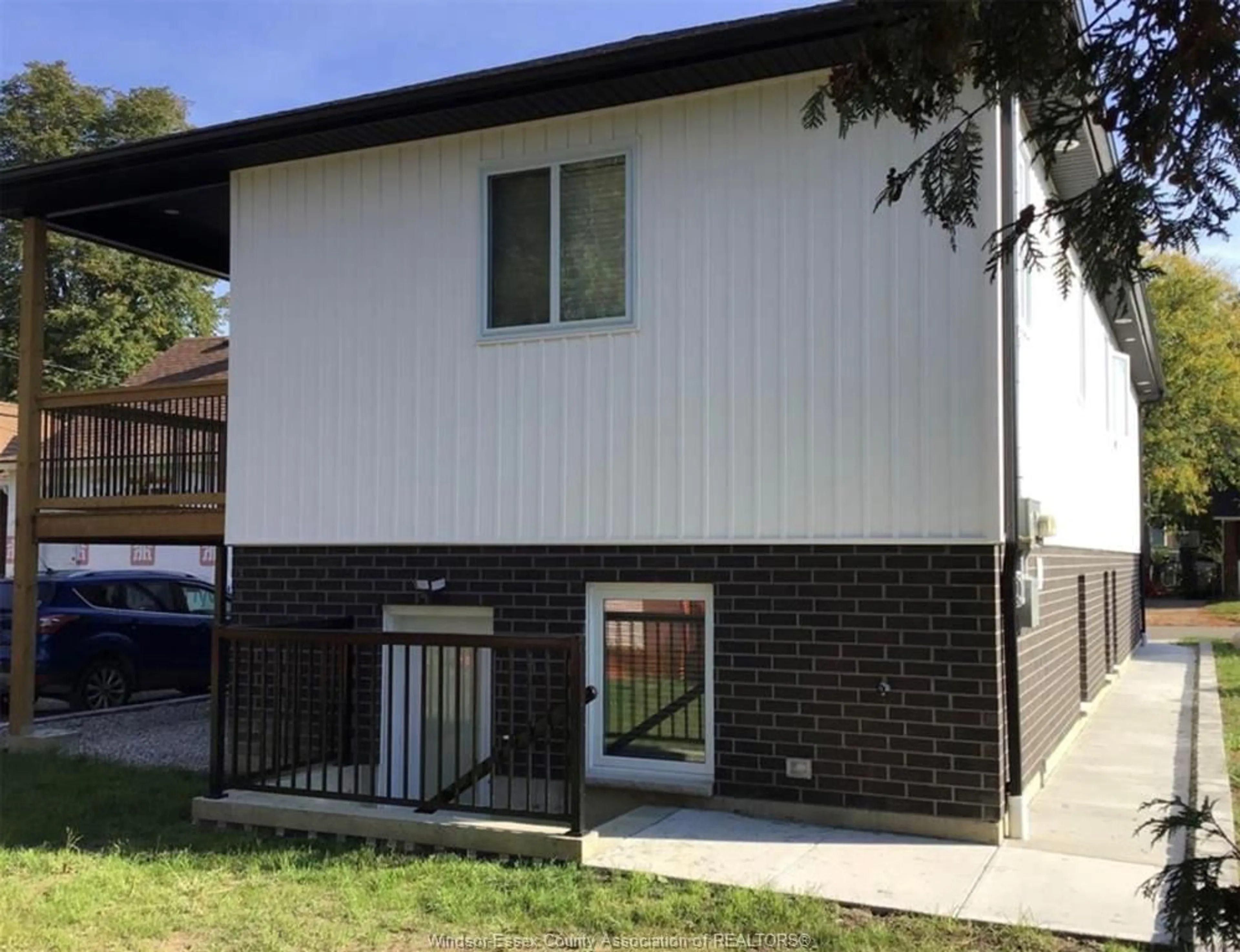 Home with vinyl exterior material, building for 1479 WESTCOTT, Windsor Ontario N8Y 4C3