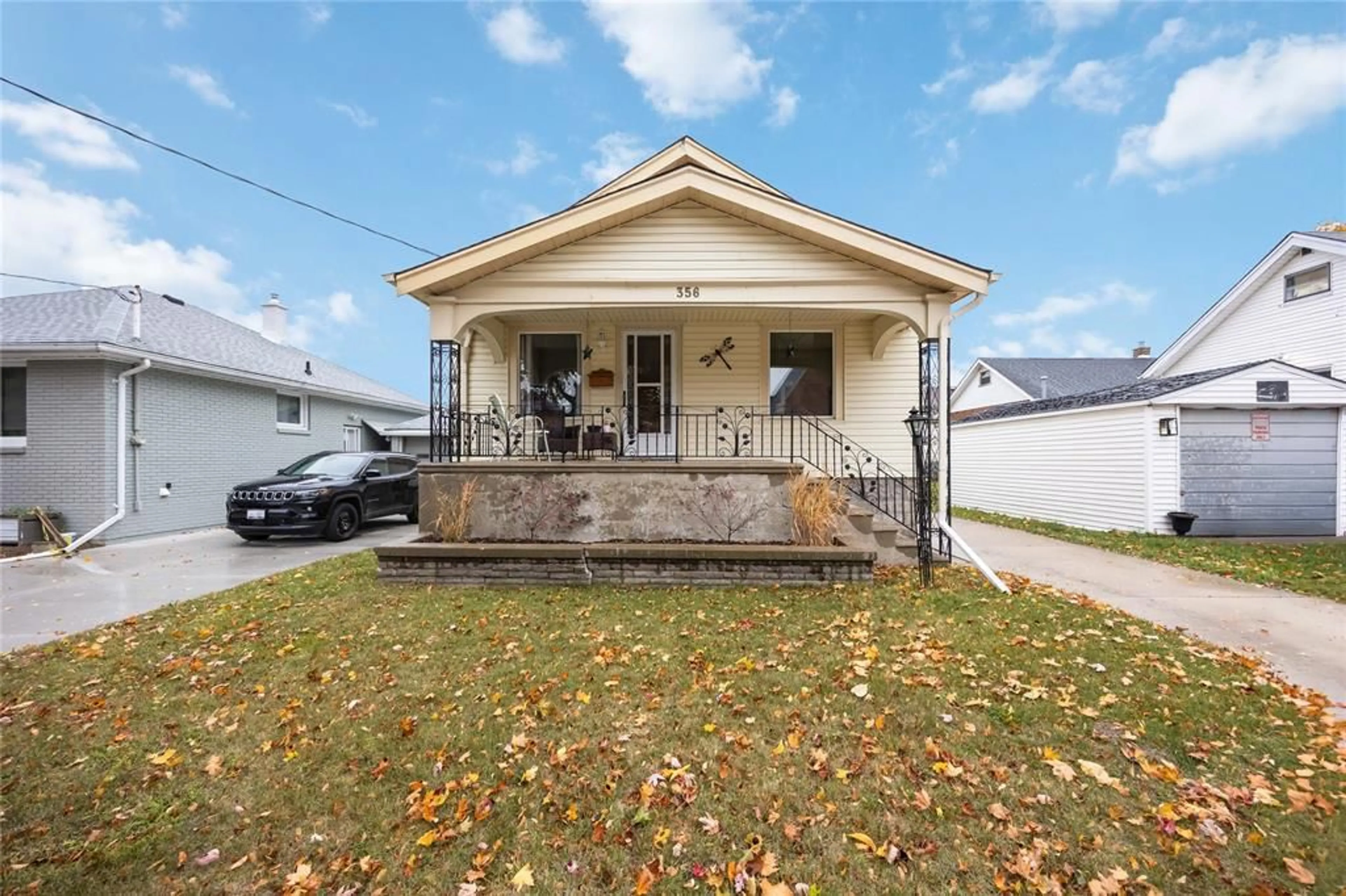 Home with vinyl exterior material, street for 356 TALFOURD St, Sarnia Ontario N7T 1P9