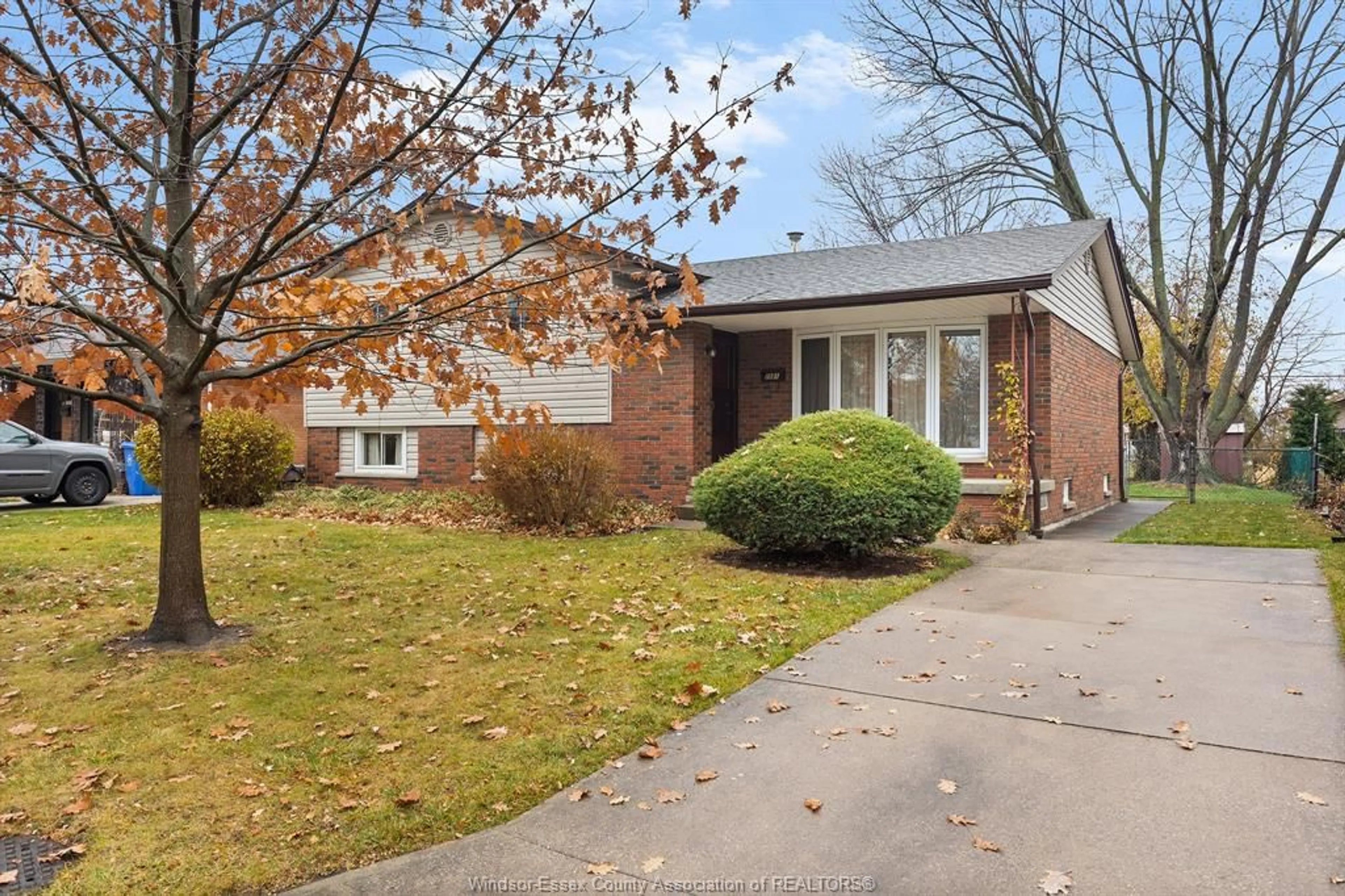 Home with brick exterior material, street for 1161 GARDEN Crt, Windsor Ontario N8S 2S1