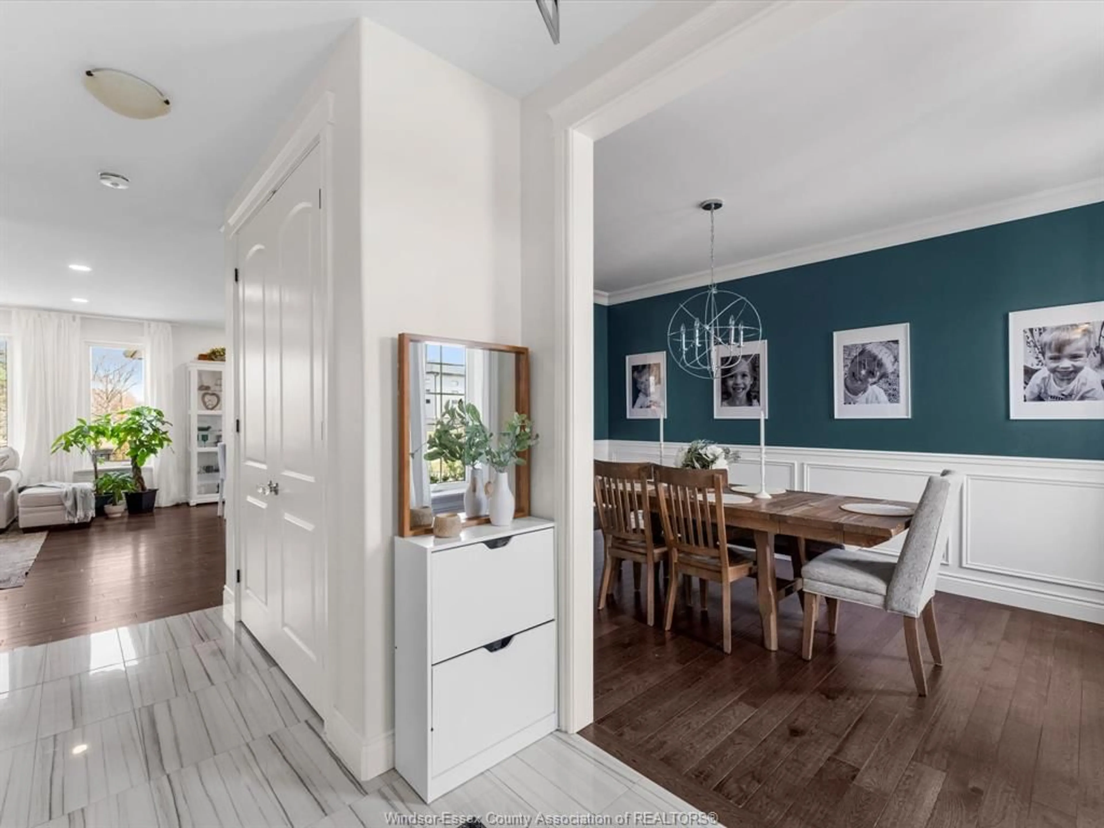 Dining room, wood/laminate floor for 1133 REGENCY, Lakeshore Ontario N0R 1A0