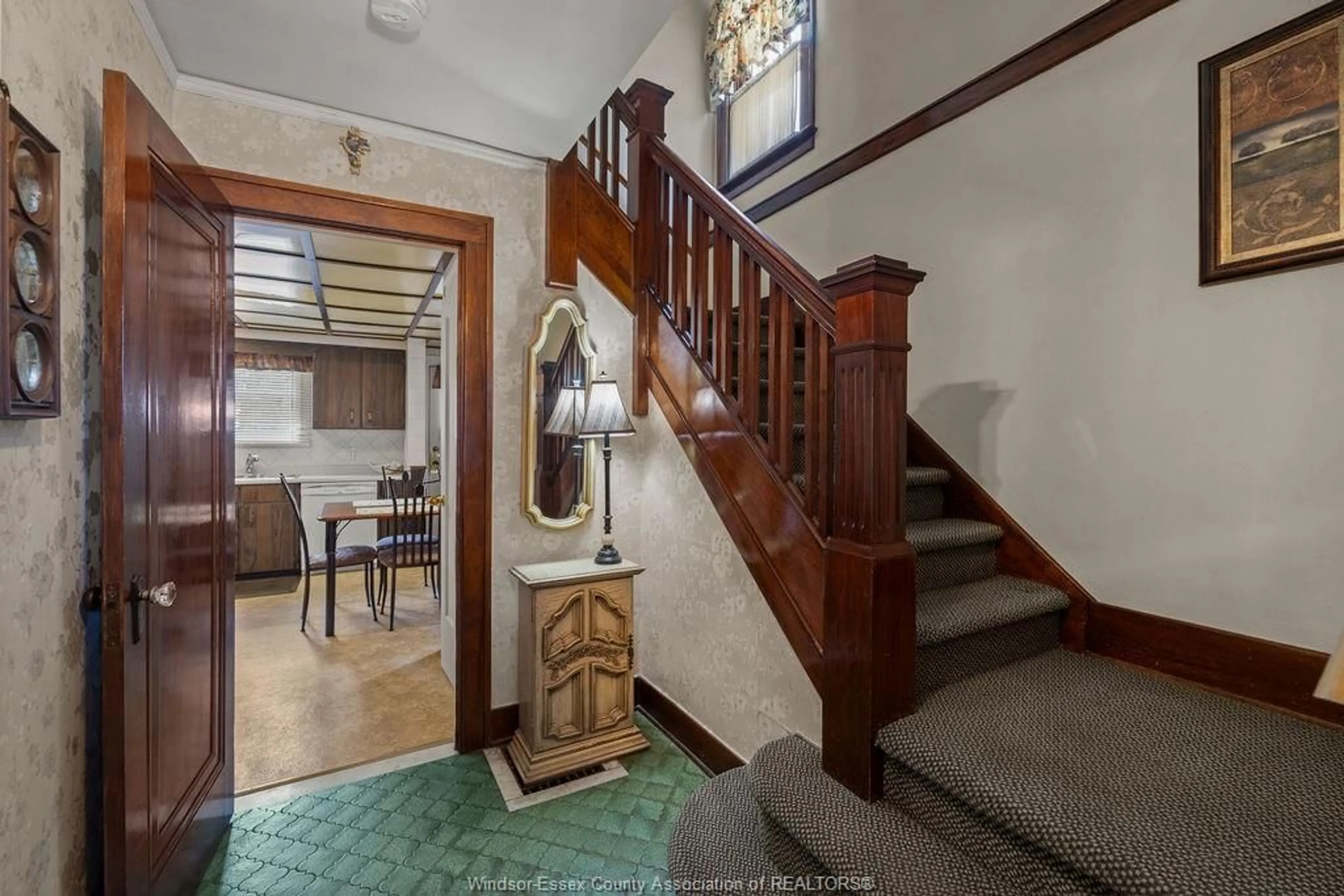 Indoor foyer for 2333 CHILVER, Windsor Ontario N8W 2V6