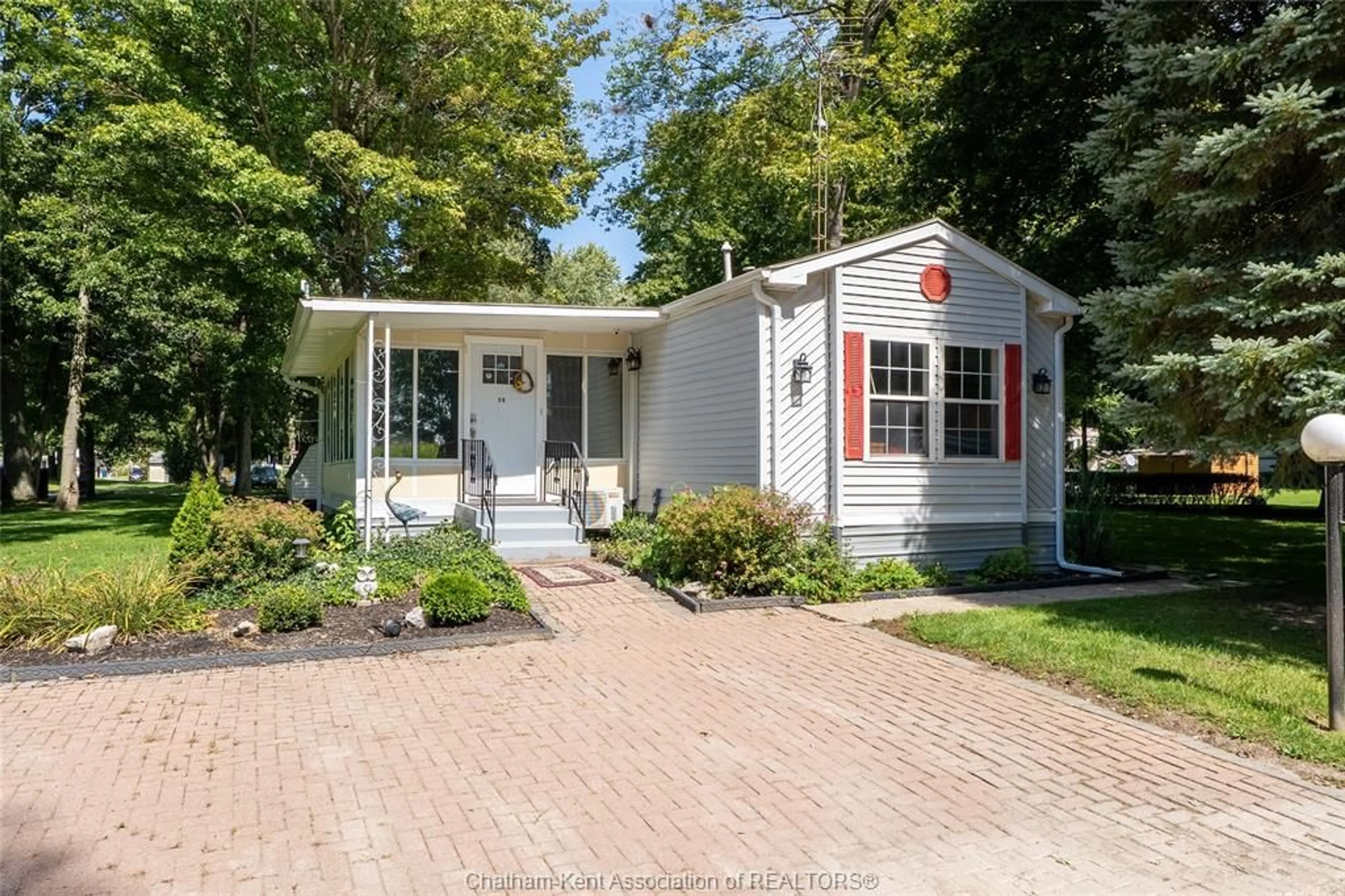 Home with vinyl exterior material, street for 29338 Jane Rd #20, Thamesville Ontario N0P 2X0