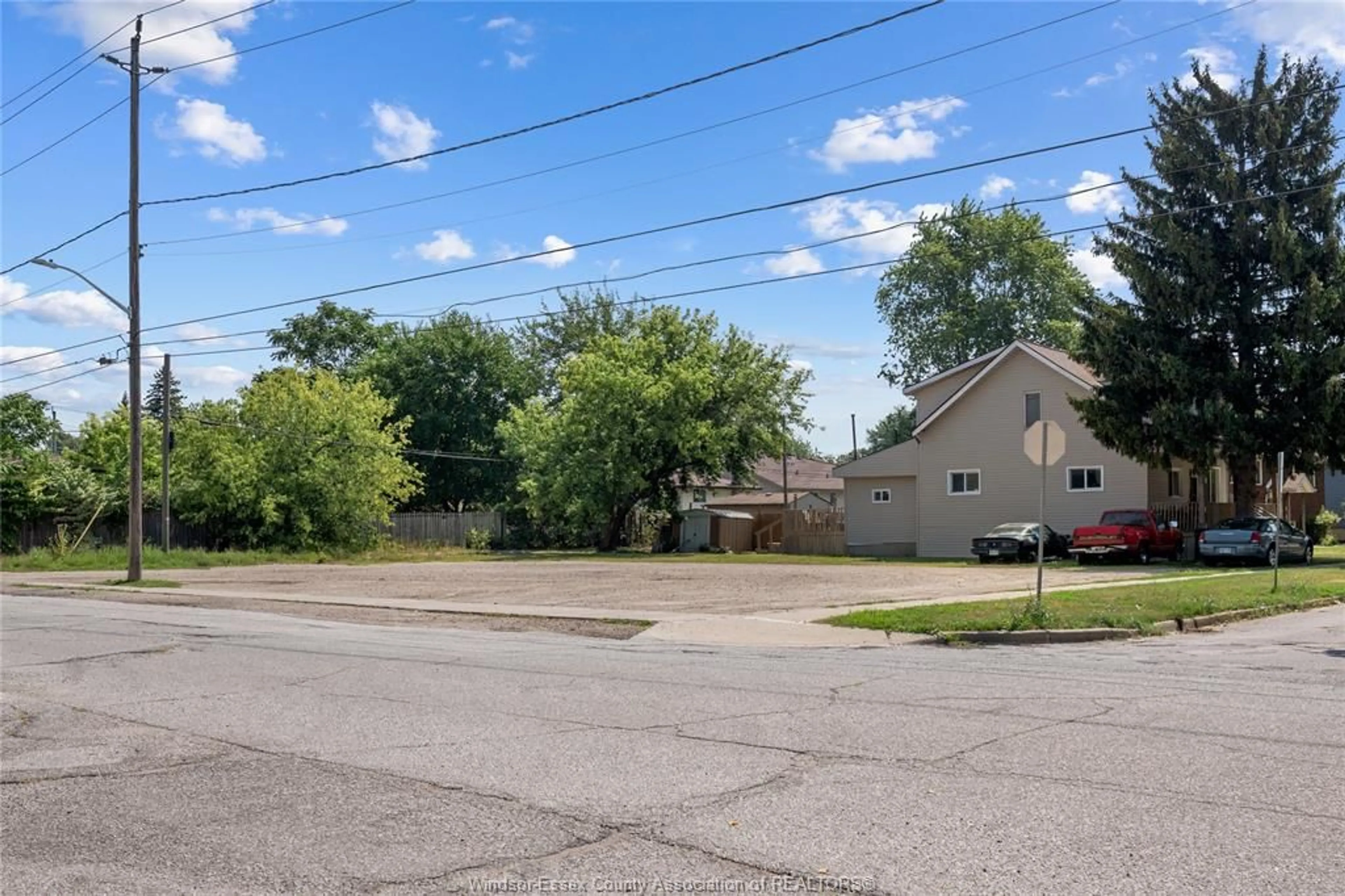 A pic from outside/outdoor area/front of a property/back of a property/a pic from drone, street for V/L HIGH STREET, Windsor Ontario N8Y 4B2