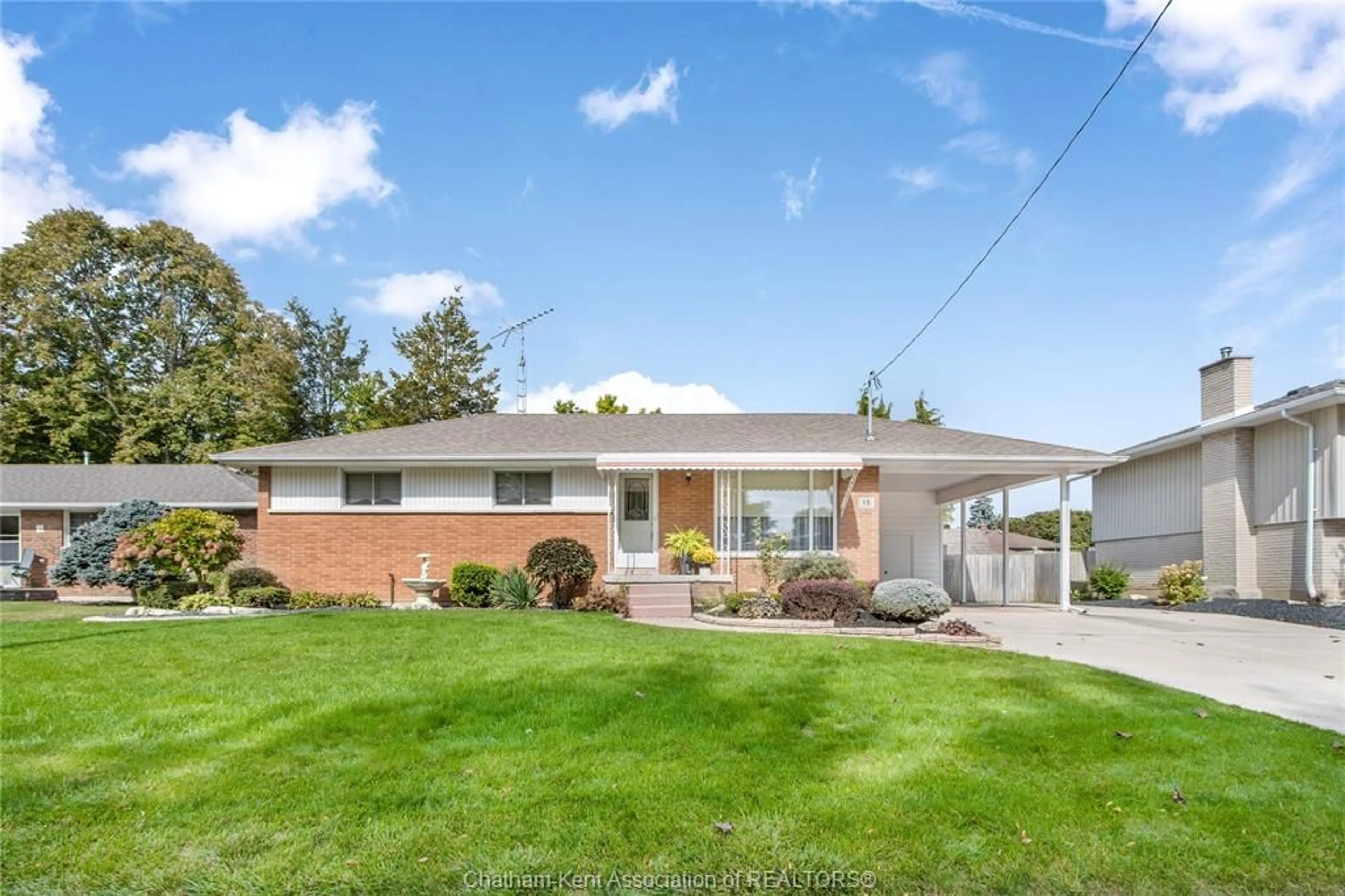 Home with vinyl exterior material, street for 15 ANNE MARIE Dr, Chatham Ontario N7L 2E1