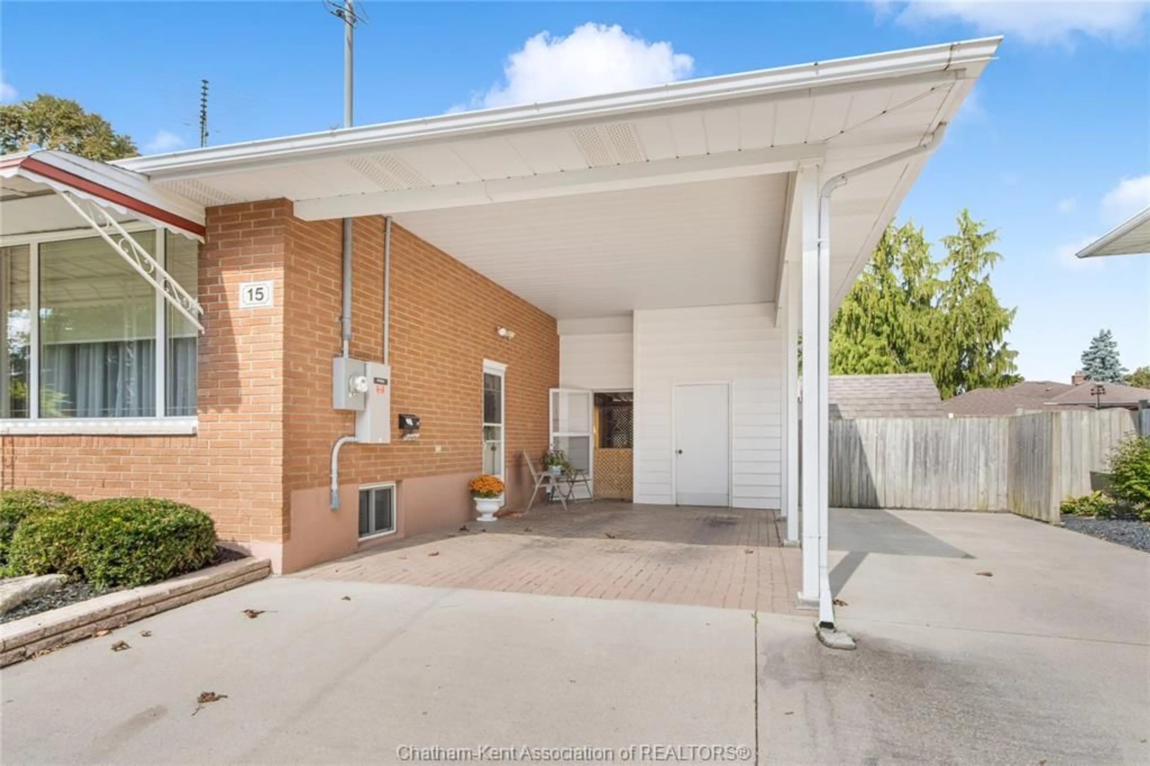 Patio, street for 15 ANNE MARIE Dr, Chatham Ontario N7L 2E1