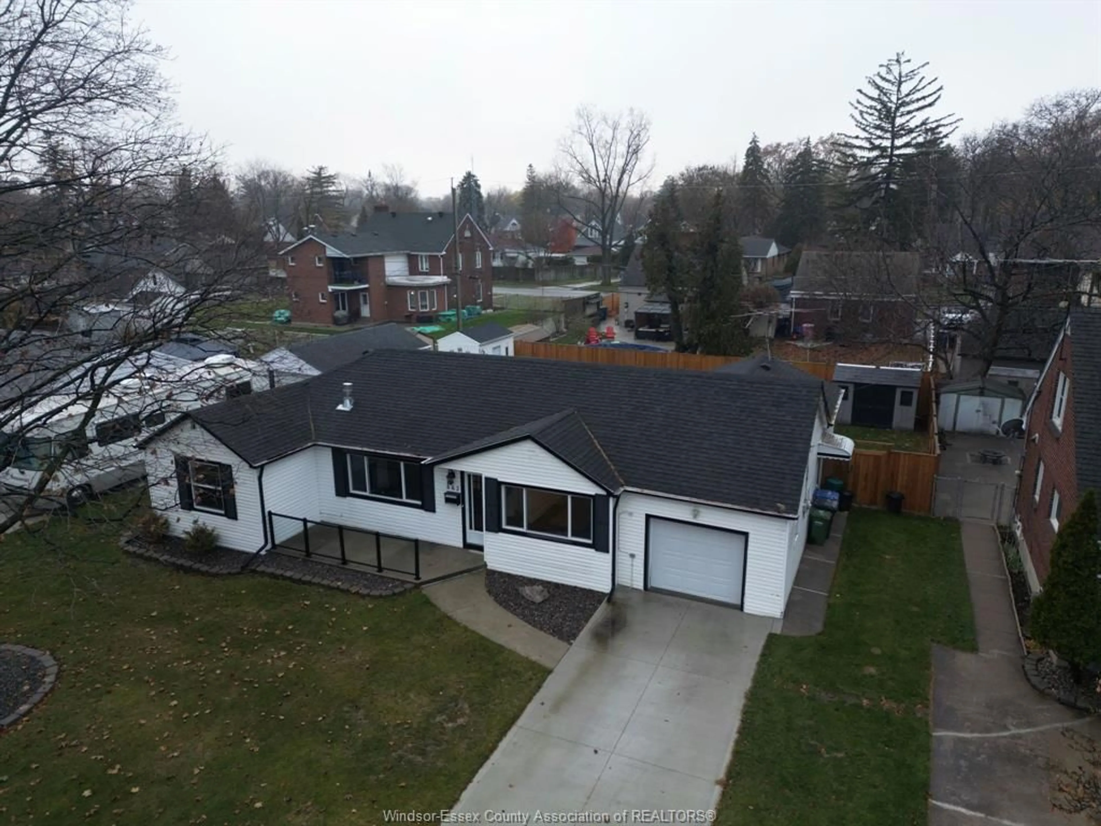A pic from outside/outdoor area/front of a property/back of a property/a pic from drone, street for 863 MATTHEW BRADY Blvd, Windsor Ontario N8S 3J7
