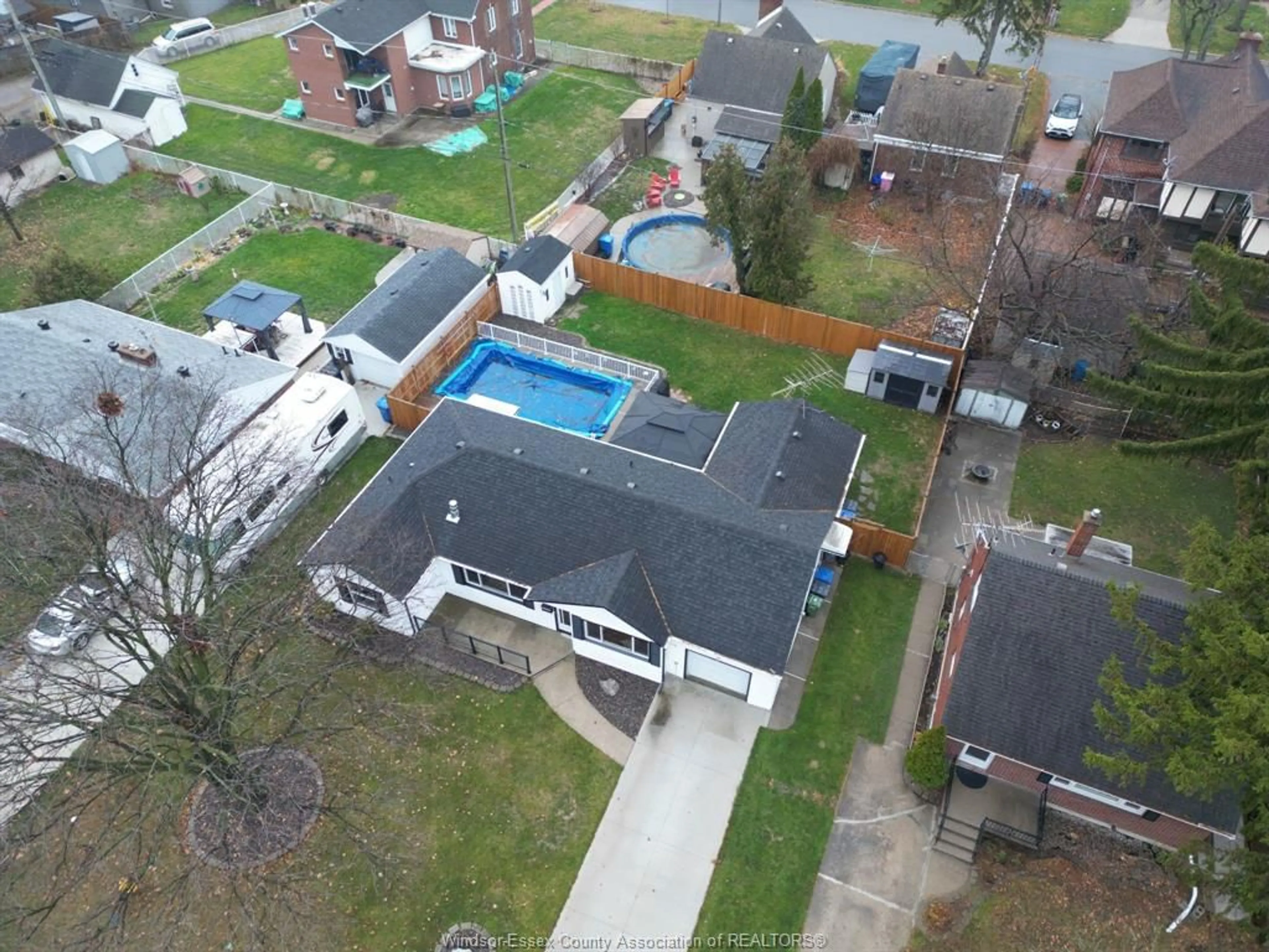 A pic from outside/outdoor area/front of a property/back of a property/a pic from drone, unknown for 863 MATTHEW BRADY Blvd, Windsor Ontario N8S 3J7
