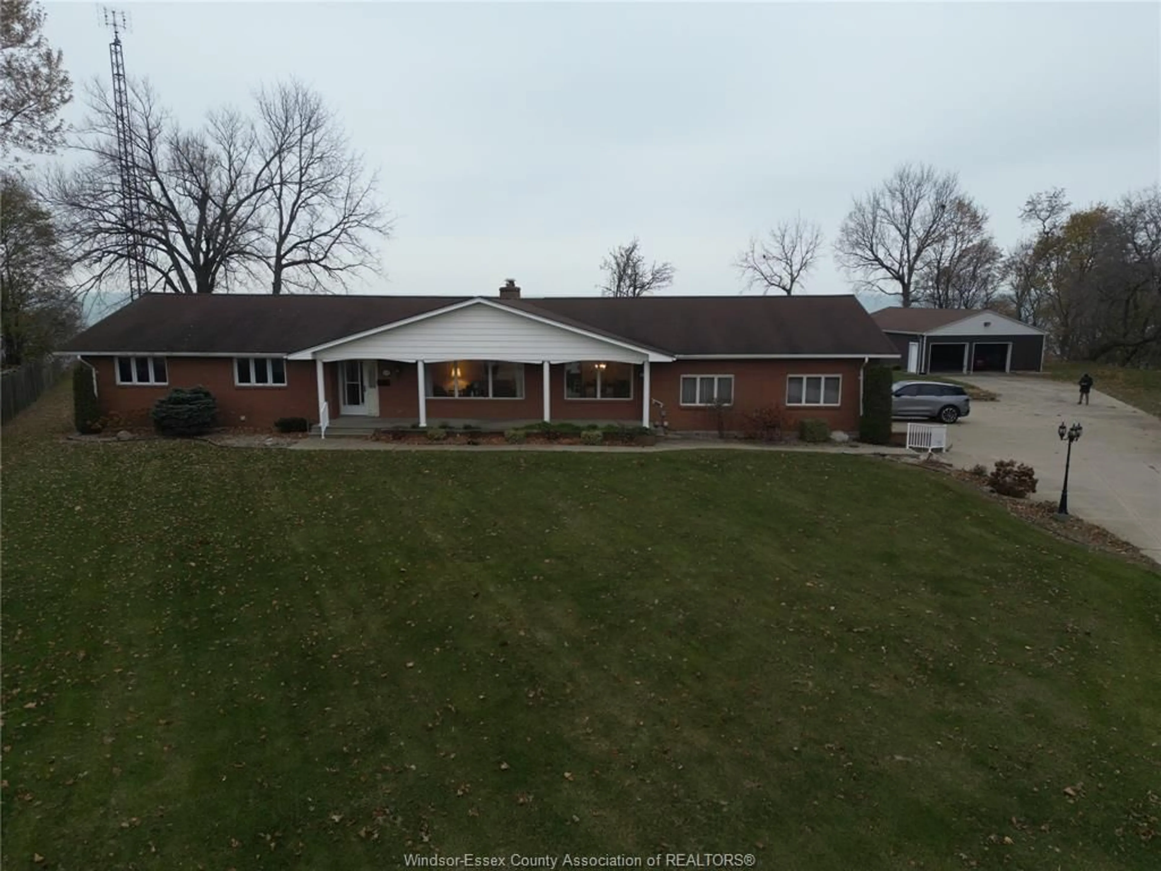 A pic from outside/outdoor area/front of a property/back of a property/a pic from drone, building for 1239 OXFORD Ave, Kingsville Ontario N9Y 2S8