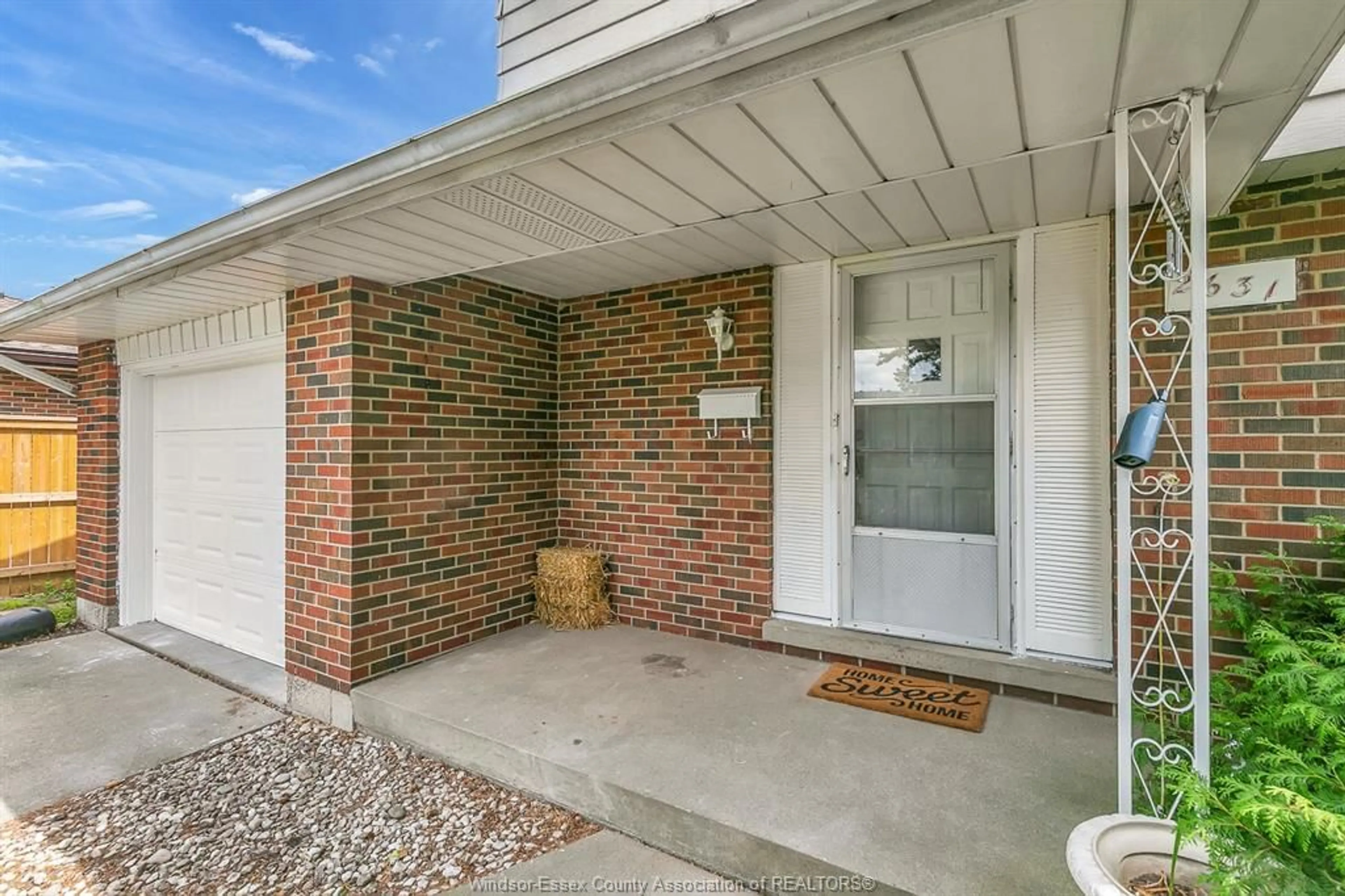 Unknown for 2631 COLUMBIA Crt, Windsor Ontario N9E 1B2