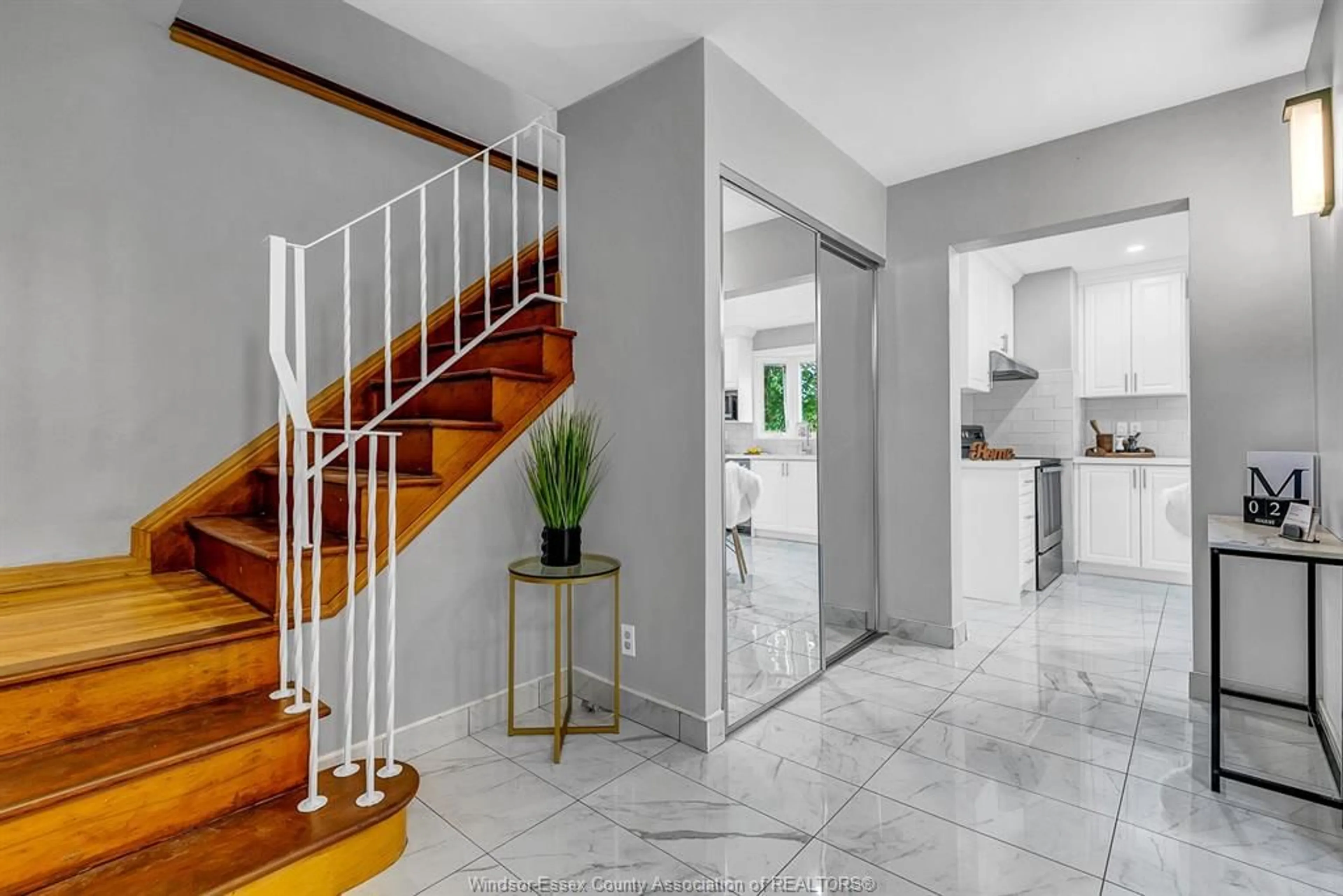 Unknown for 2631 COLUMBIA Crt, Windsor Ontario N9E 1B2