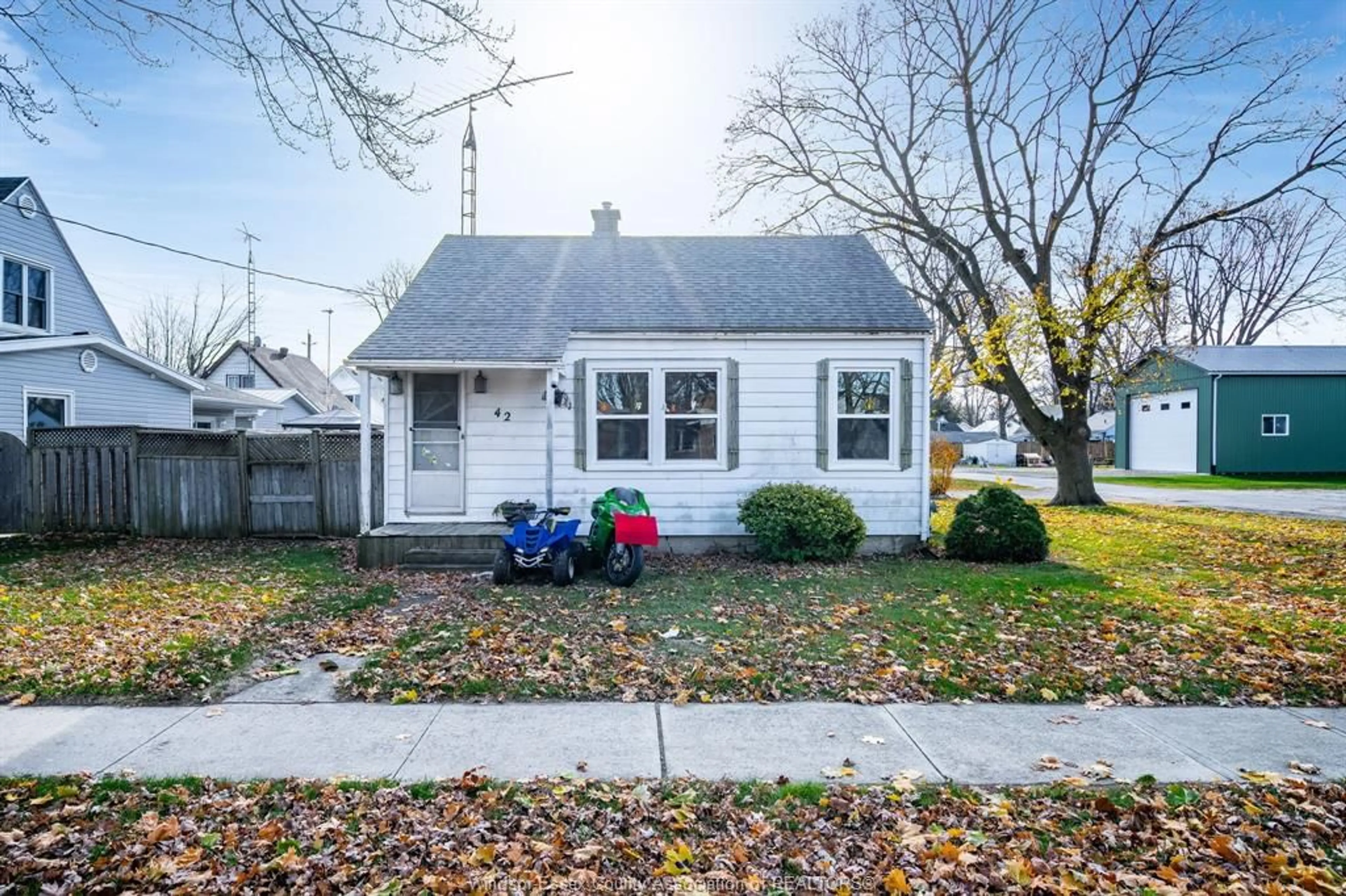 Home with vinyl exterior material, street for 42 STEWART St, Tilbury Ontario N0P 2L0
