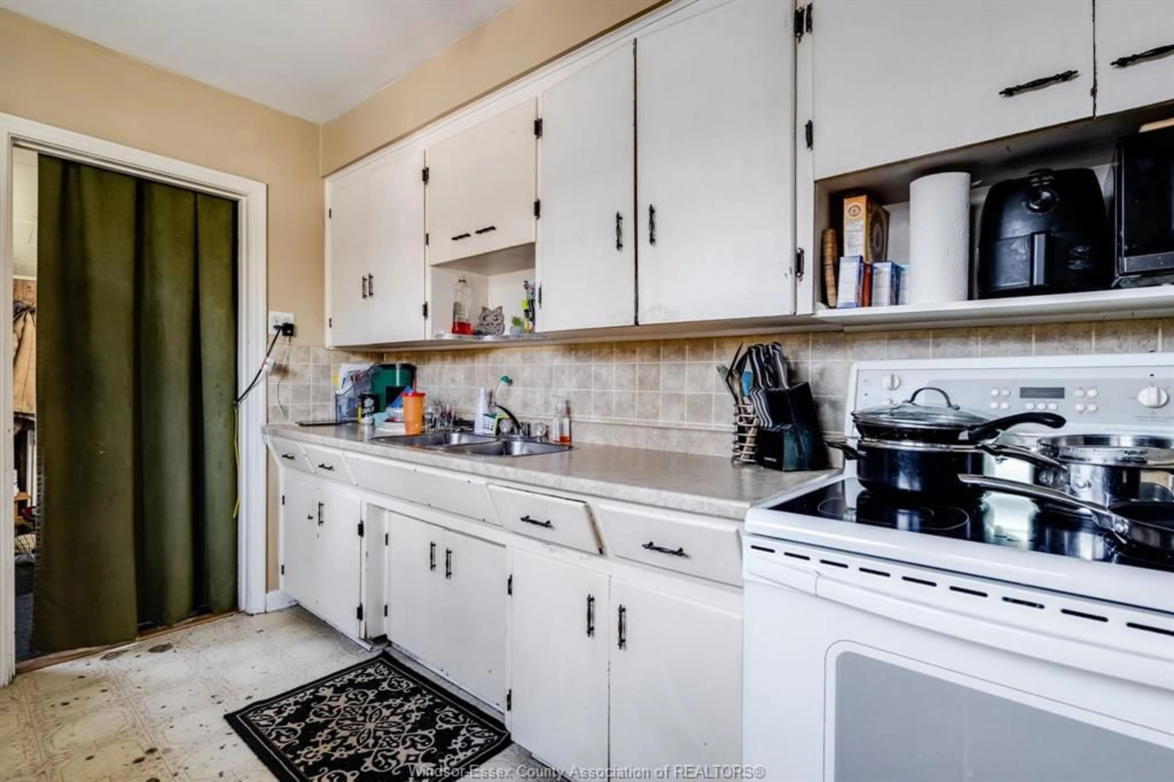 Standard kitchen, ceramic/tile floor for 42 STEWART St, Tilbury Ontario N0P 2L0