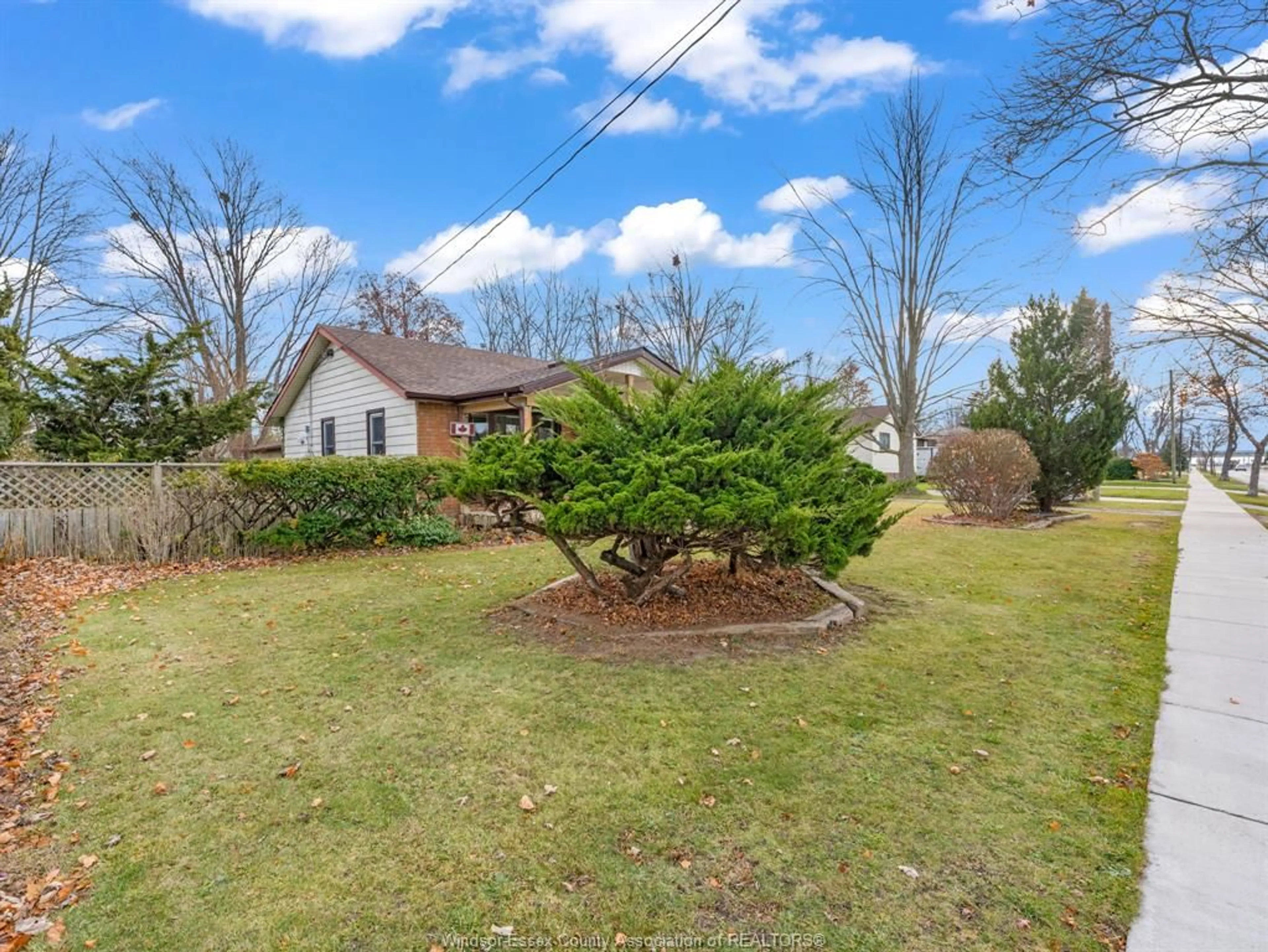 A pic from outside/outdoor area/front of a property/back of a property/a pic from drone, water/lake/river/ocean view for 270 VICTORIA Ave, Essex Ontario N8M 1N5