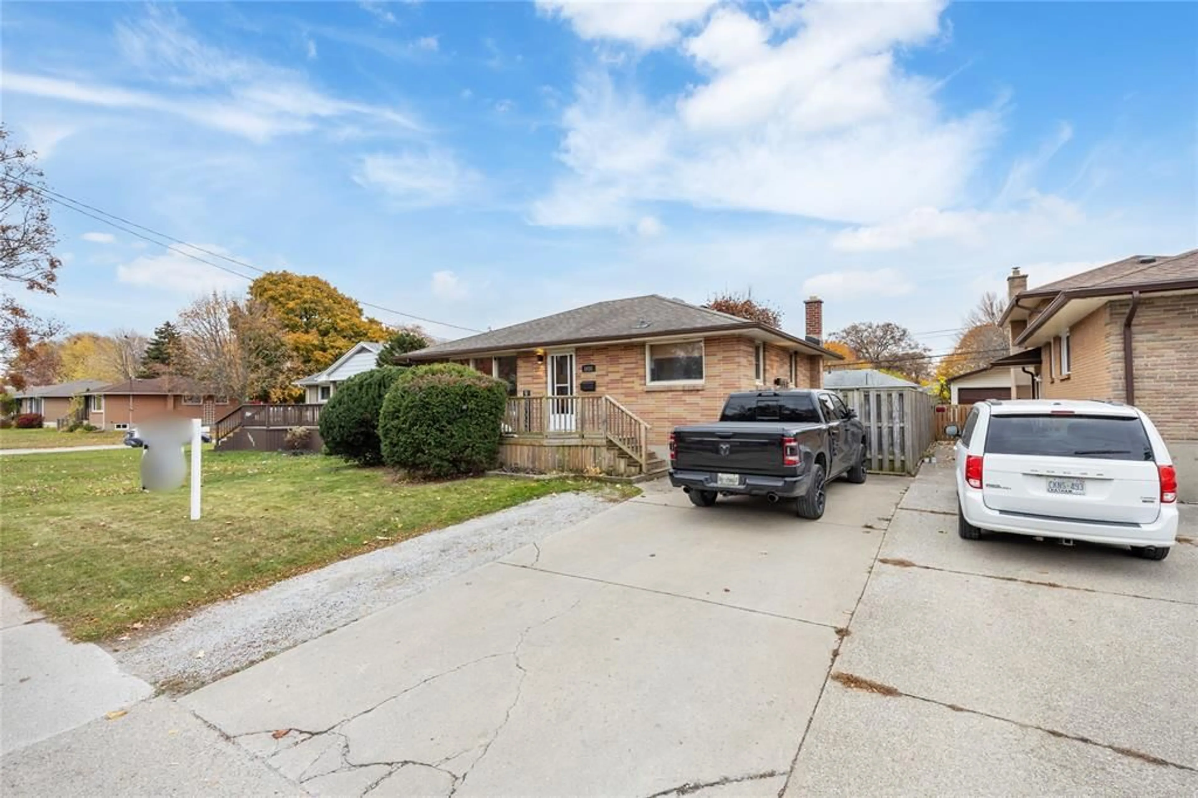 Home with brick exterior material, street for 1035 WELLINGTON St, Sarnia Ontario N7S 1E4