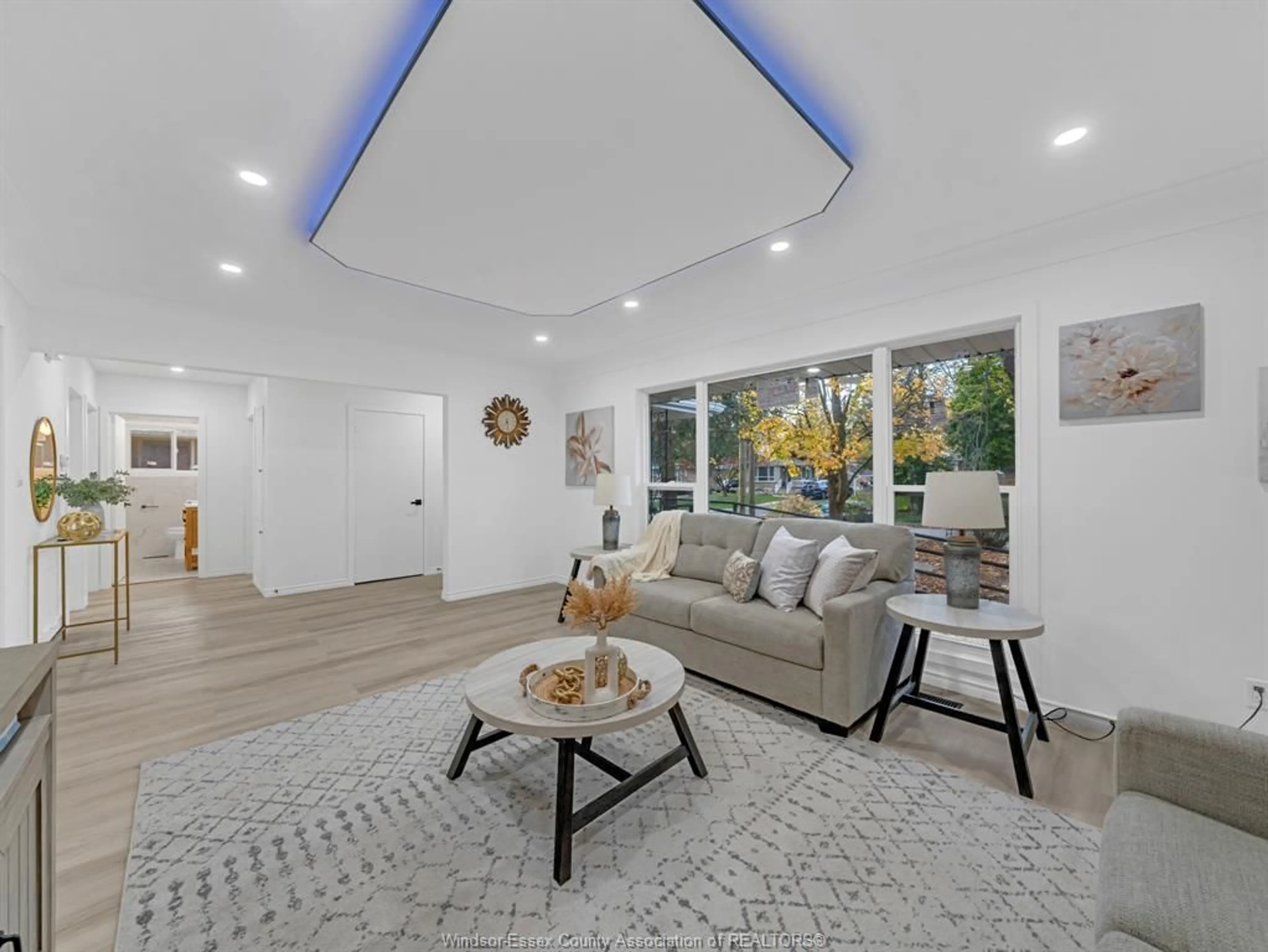 Living room with furniture, unknown for 184 ELLIS St, Chatham Ontario N7L 2M1