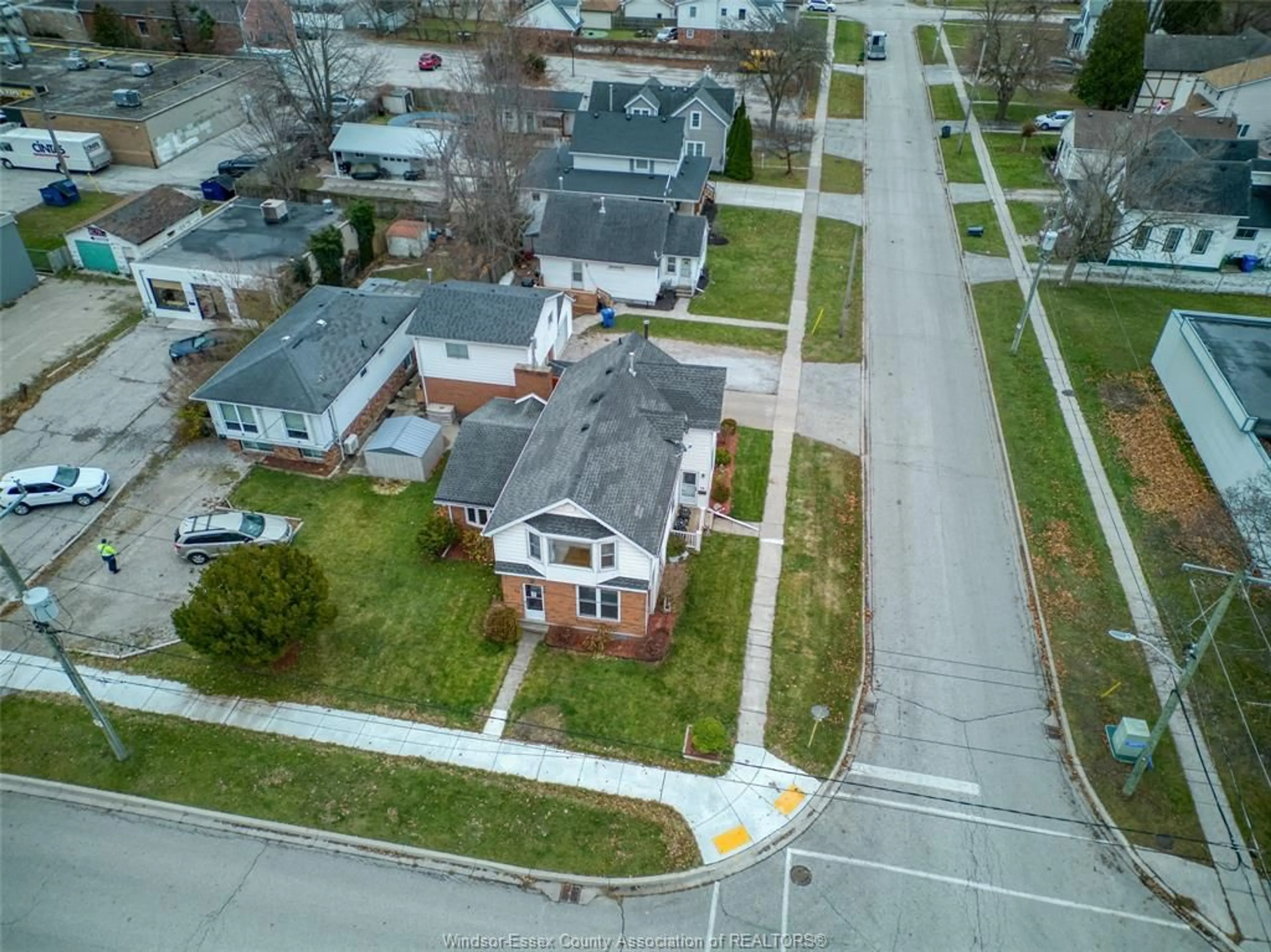 A pic from outside/outdoor area/front of a property/back of a property/a pic from drone, street for 26 LAIRD Ave, Essex Ontario N8M 1R6