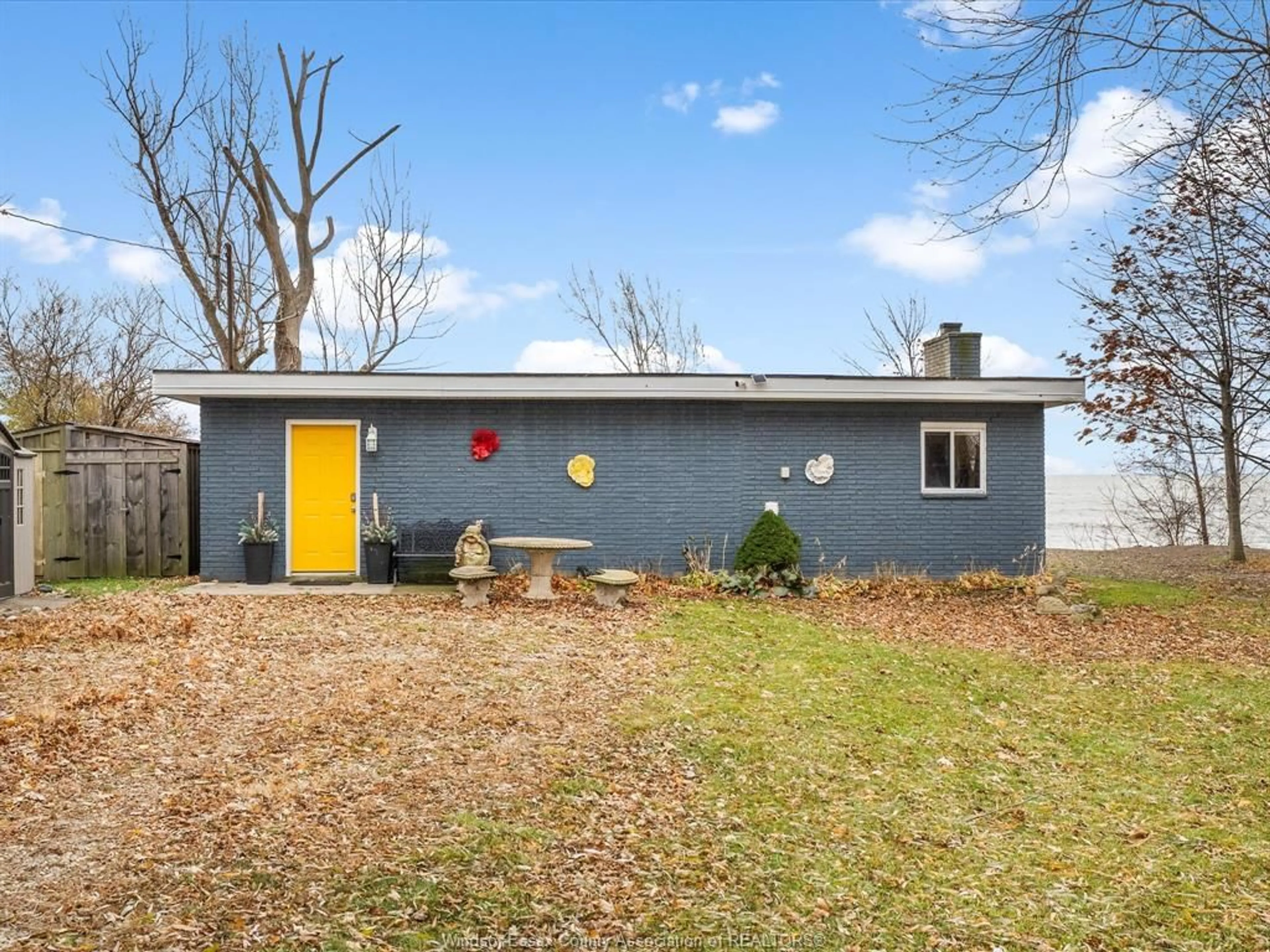 Home with vinyl exterior material, street for 1962 Ocean Line, Wheatley Ontario N0P 2P0