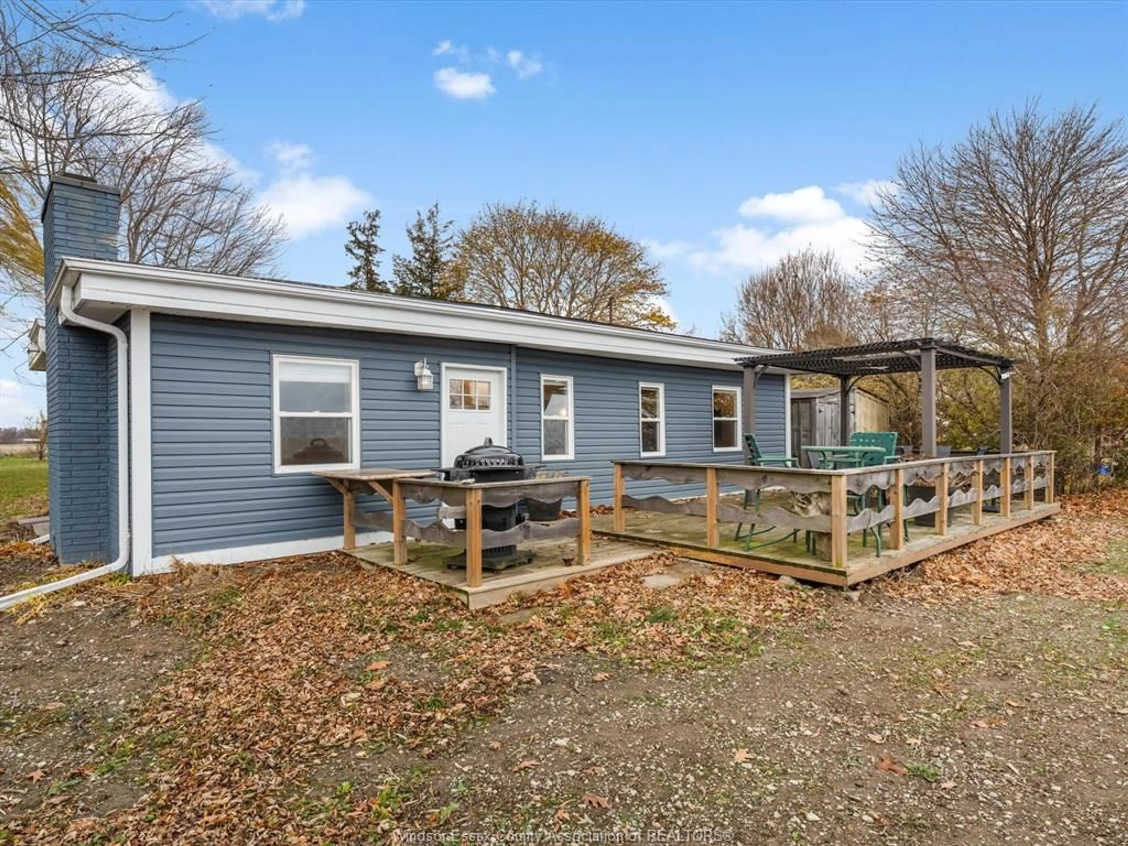 A pic from outside/outdoor area/front of a property/back of a property/a pic from drone, unknown for 1962 Ocean Line, Wheatley Ontario N0P 2P0