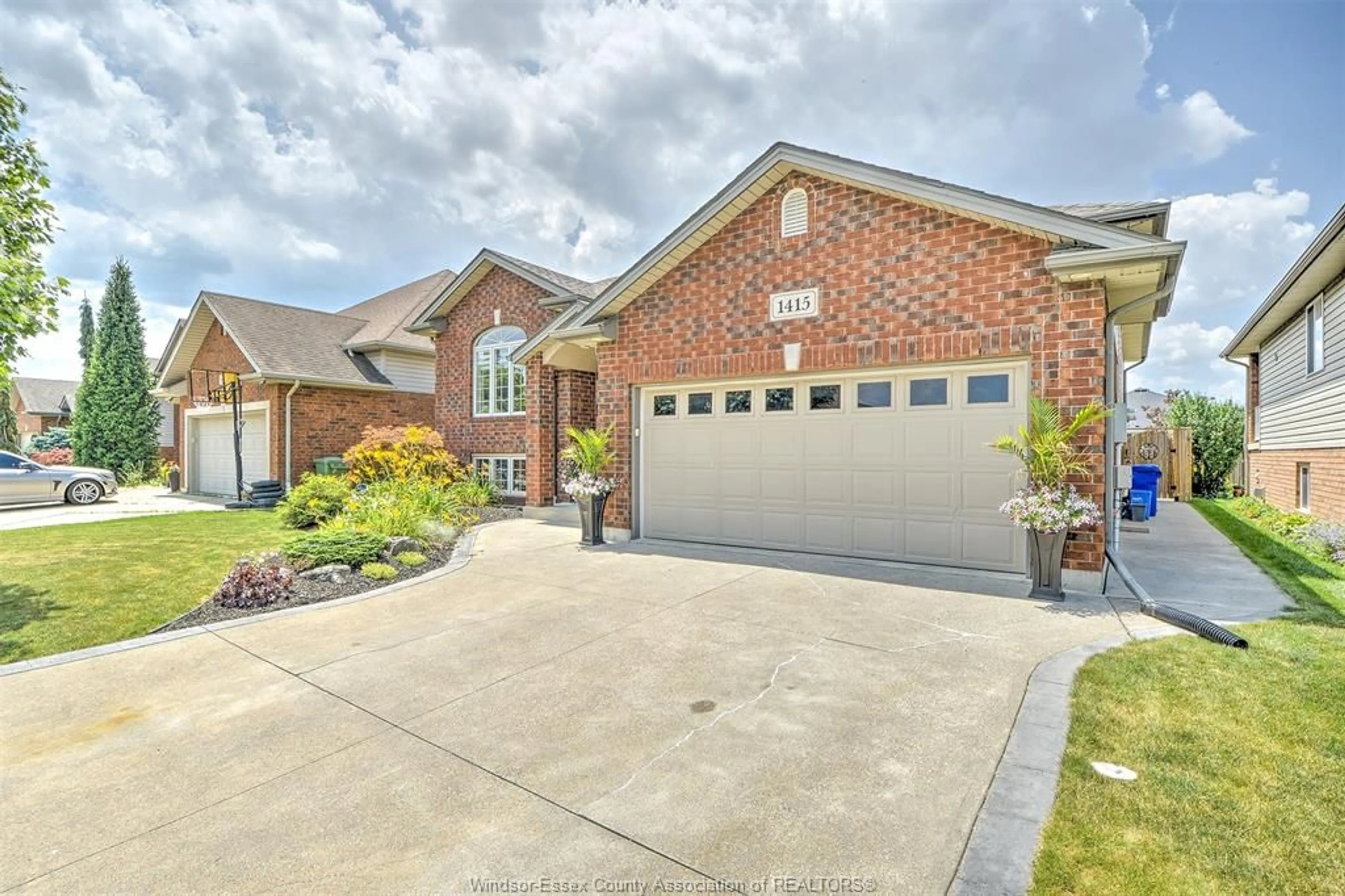 Home with brick exterior material, street for 1415 MAGNOLIA Ave, Windsor Ontario N8P 1Z3