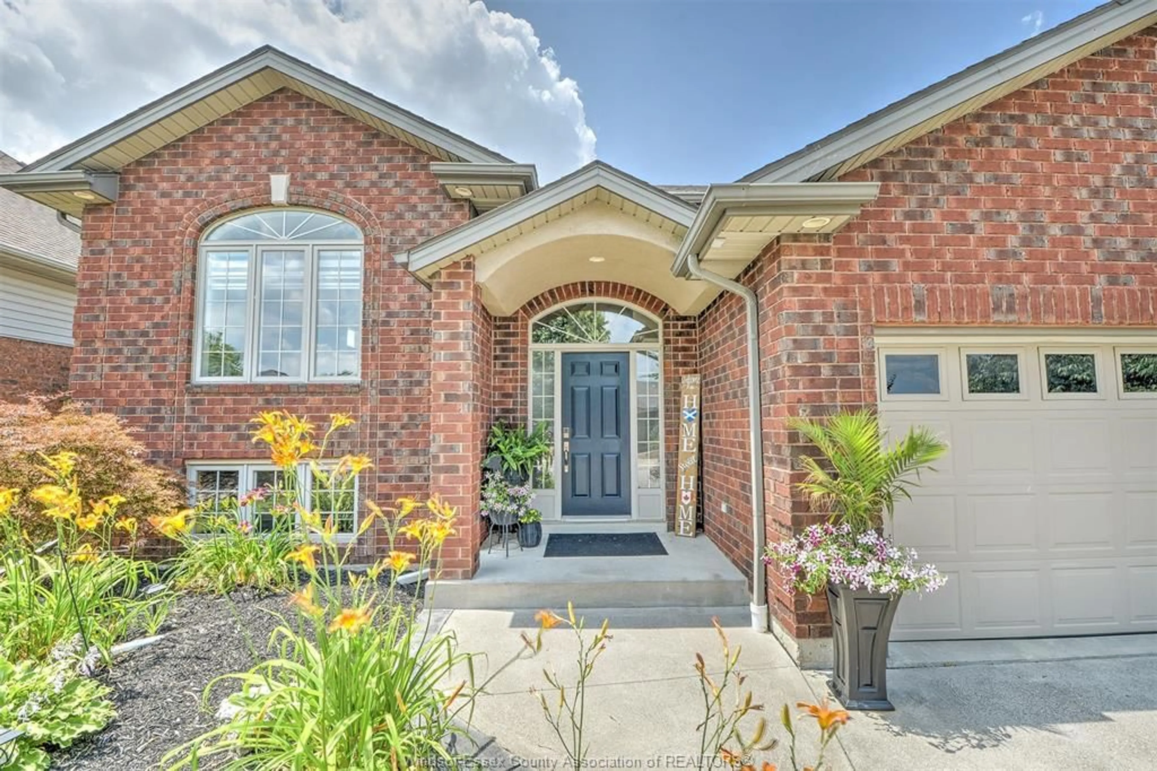 Home with brick exterior material, street for 1415 MAGNOLIA Ave, Windsor Ontario N8P 1Z3