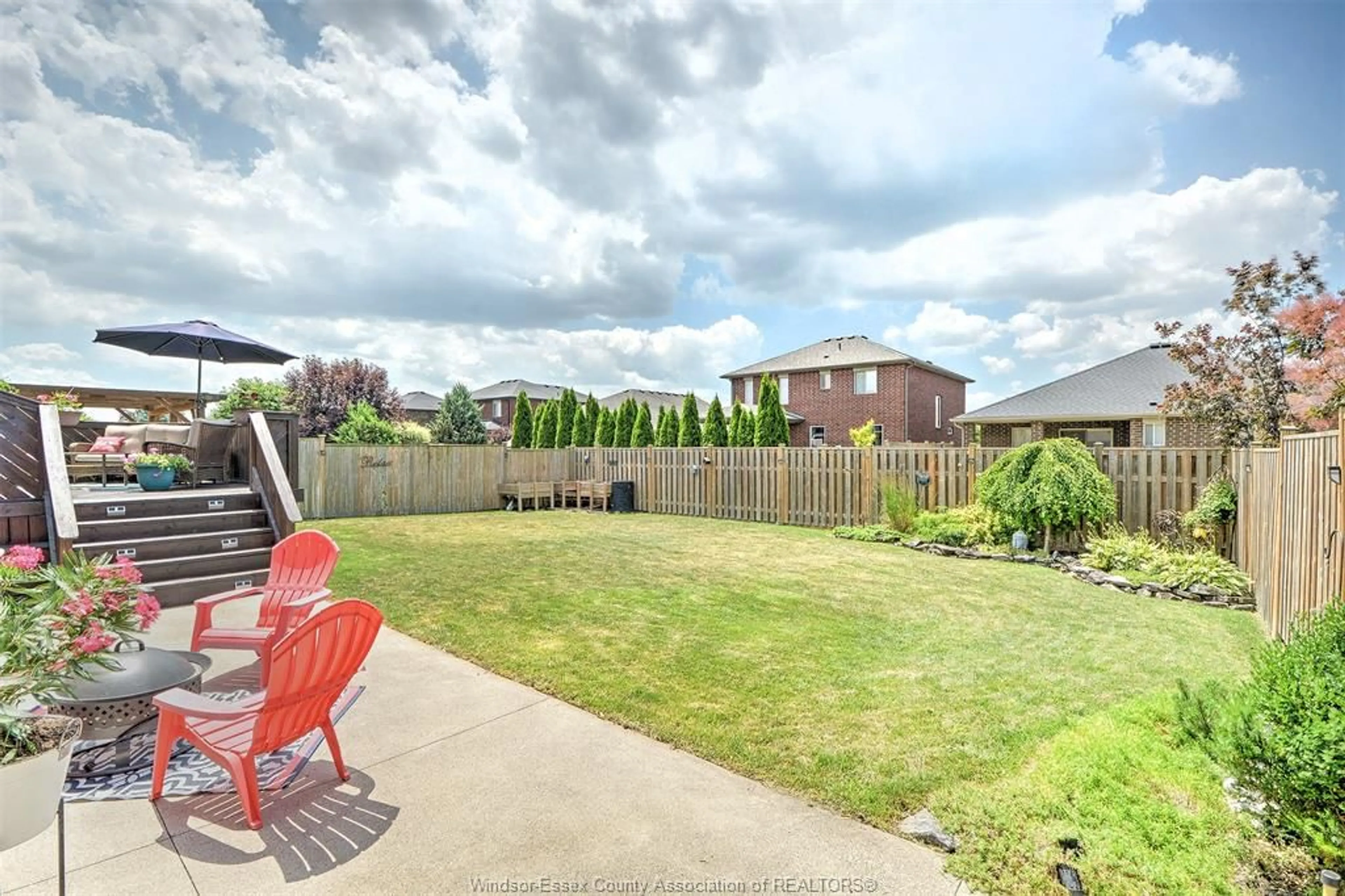 A pic from outside/outdoor area/front of a property/back of a property/a pic from drone, unknown for 1415 MAGNOLIA Ave, Windsor Ontario N8P 1Z3