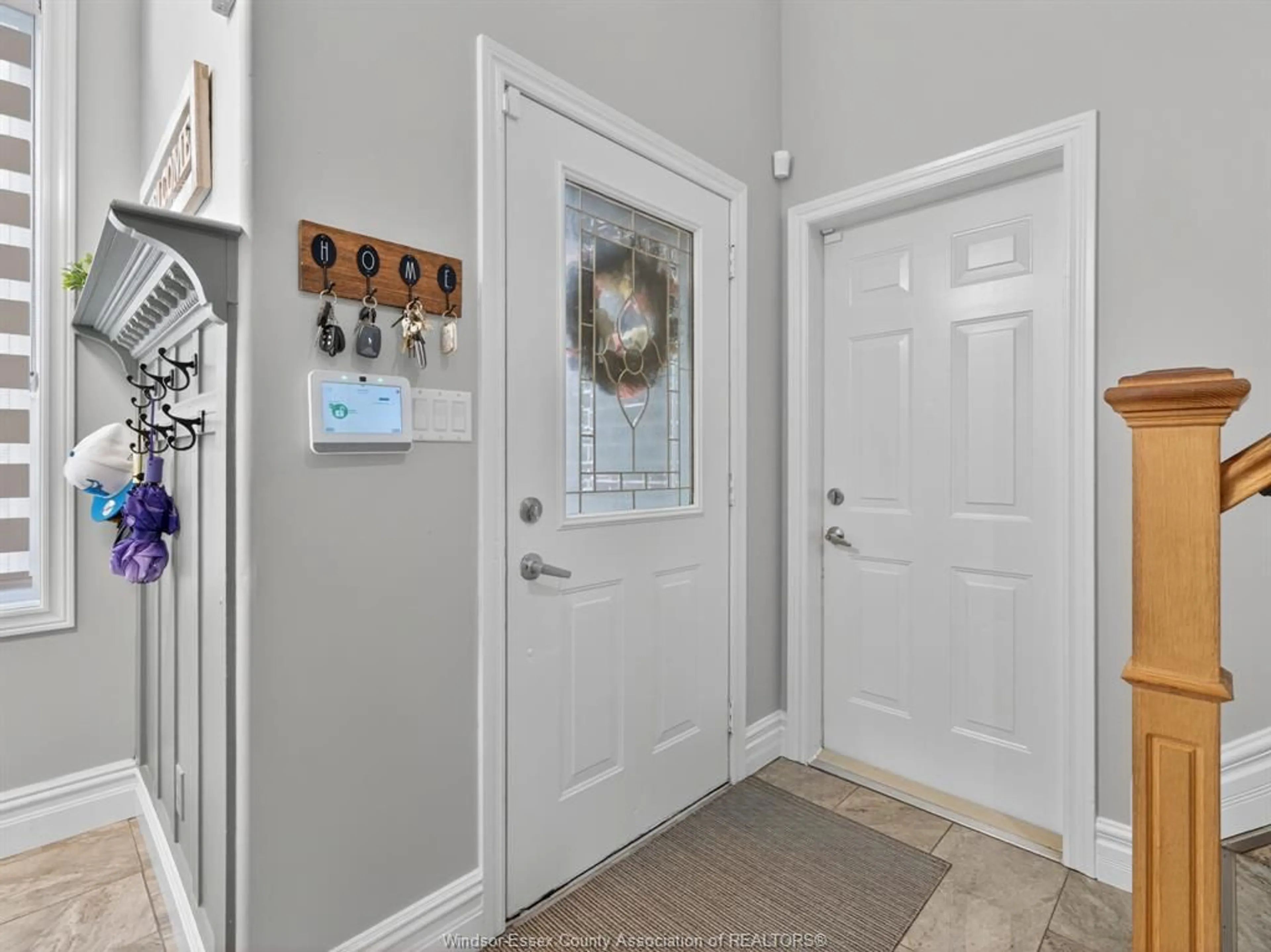 Indoor entryway for 2487 DUNESHILL Ave, Windsor Ontario N8P 1V6