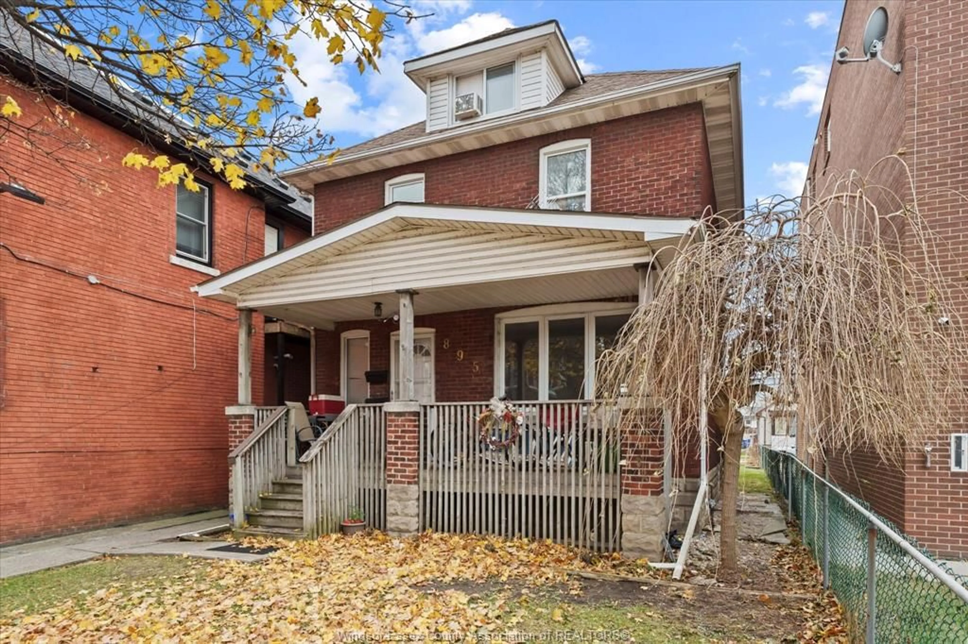 Home with brick exterior material, street for 895 Pillette, Windsor Ontario N8Y 3B4